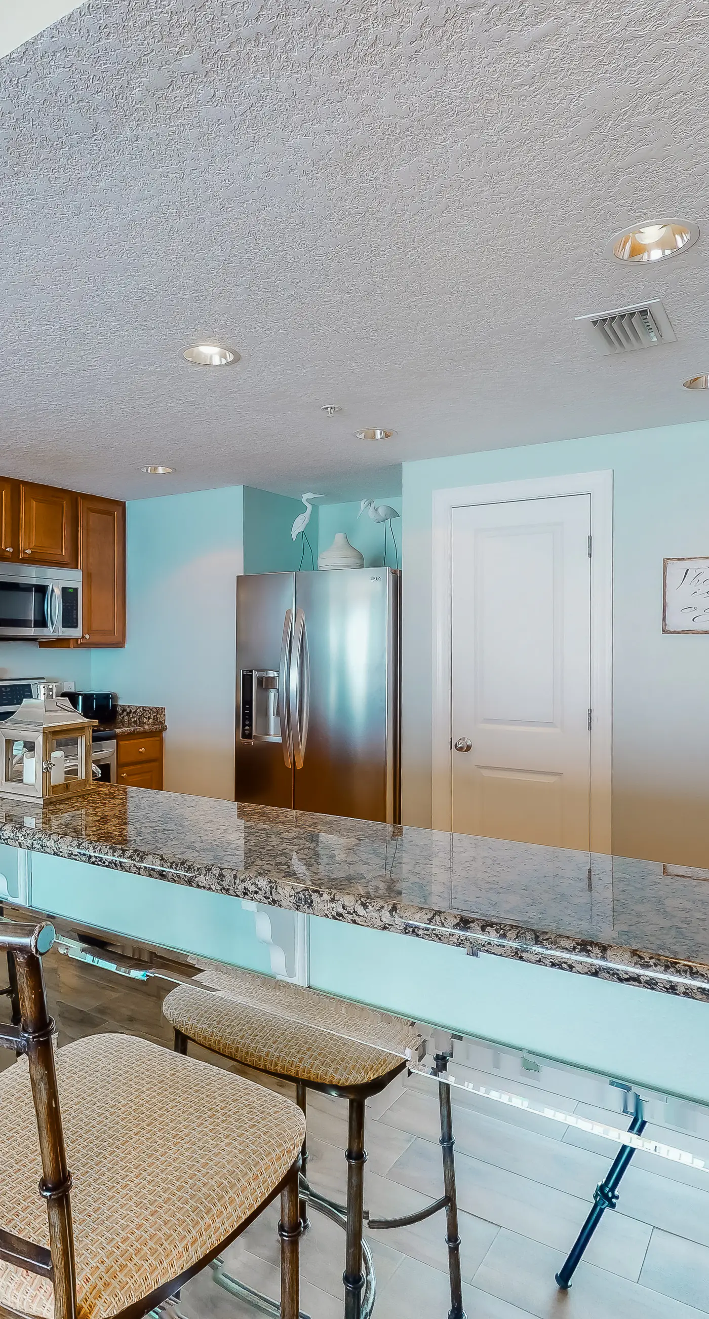 Gulf-facing condo with pool, scenic balcony, beach service & beach access