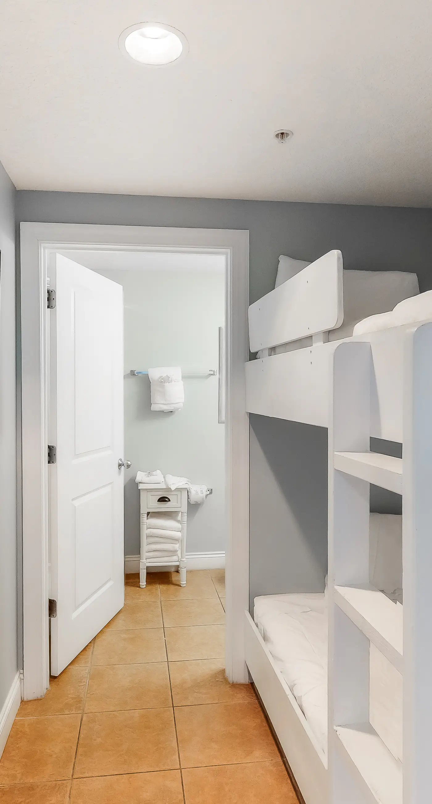 Gulf-facing condo with pool, scenic balcony, beach service & beach access