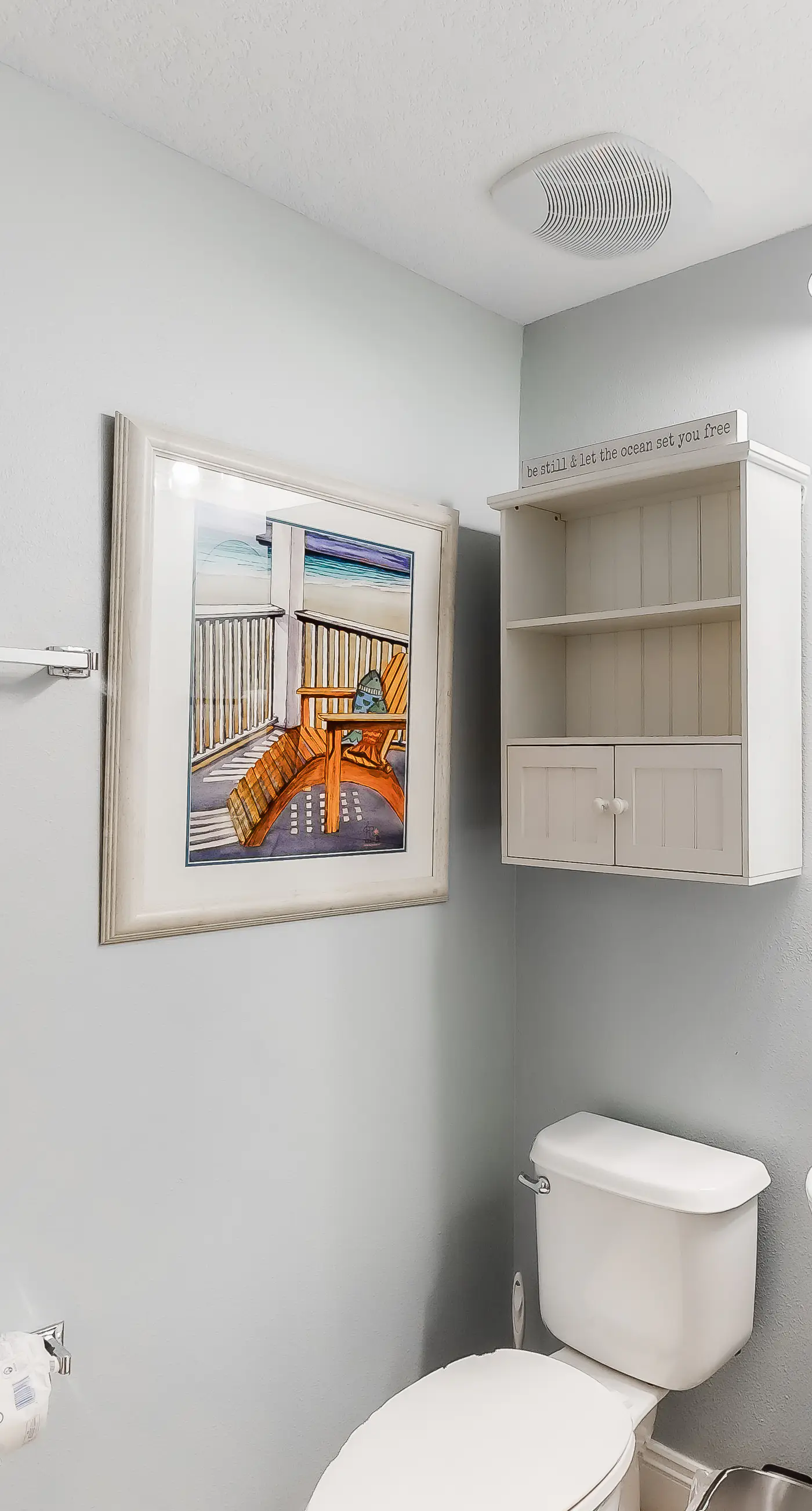 Gulf-facing condo with pool, scenic balcony, beach service & beach access