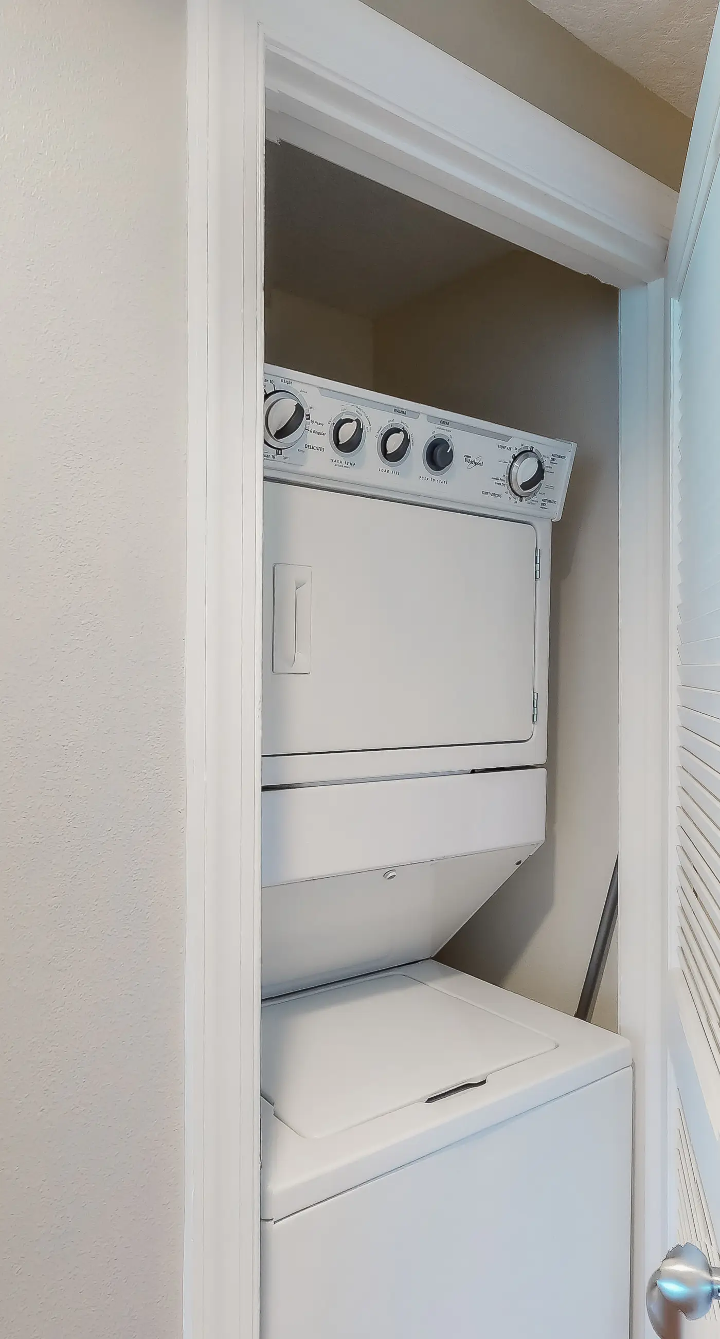 Gulf-facing condo with pool, scenic balcony, beach service & beach access