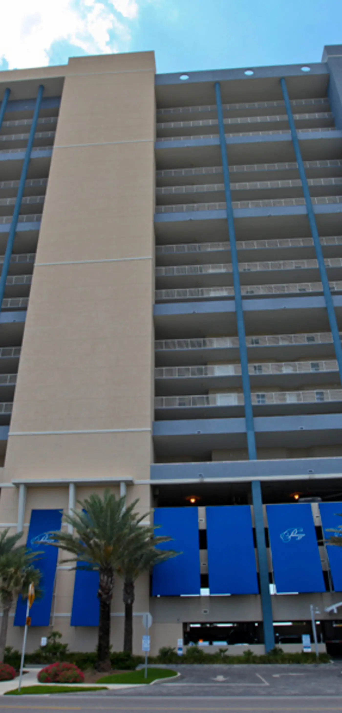 Gulf-facing condo with pool, scenic balcony, beach service & beach access