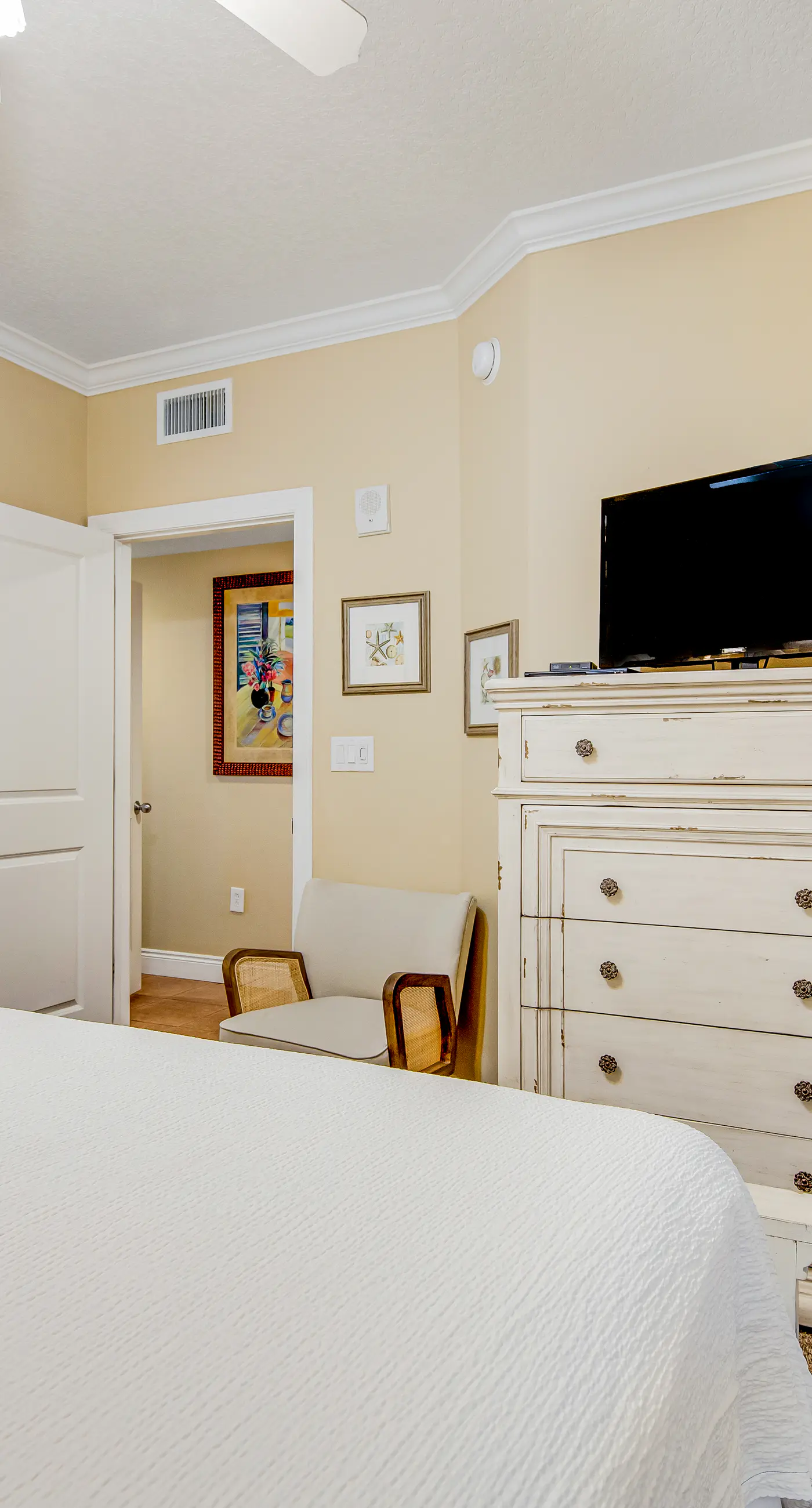 Panama City paradise on the beach with pool & balcony view