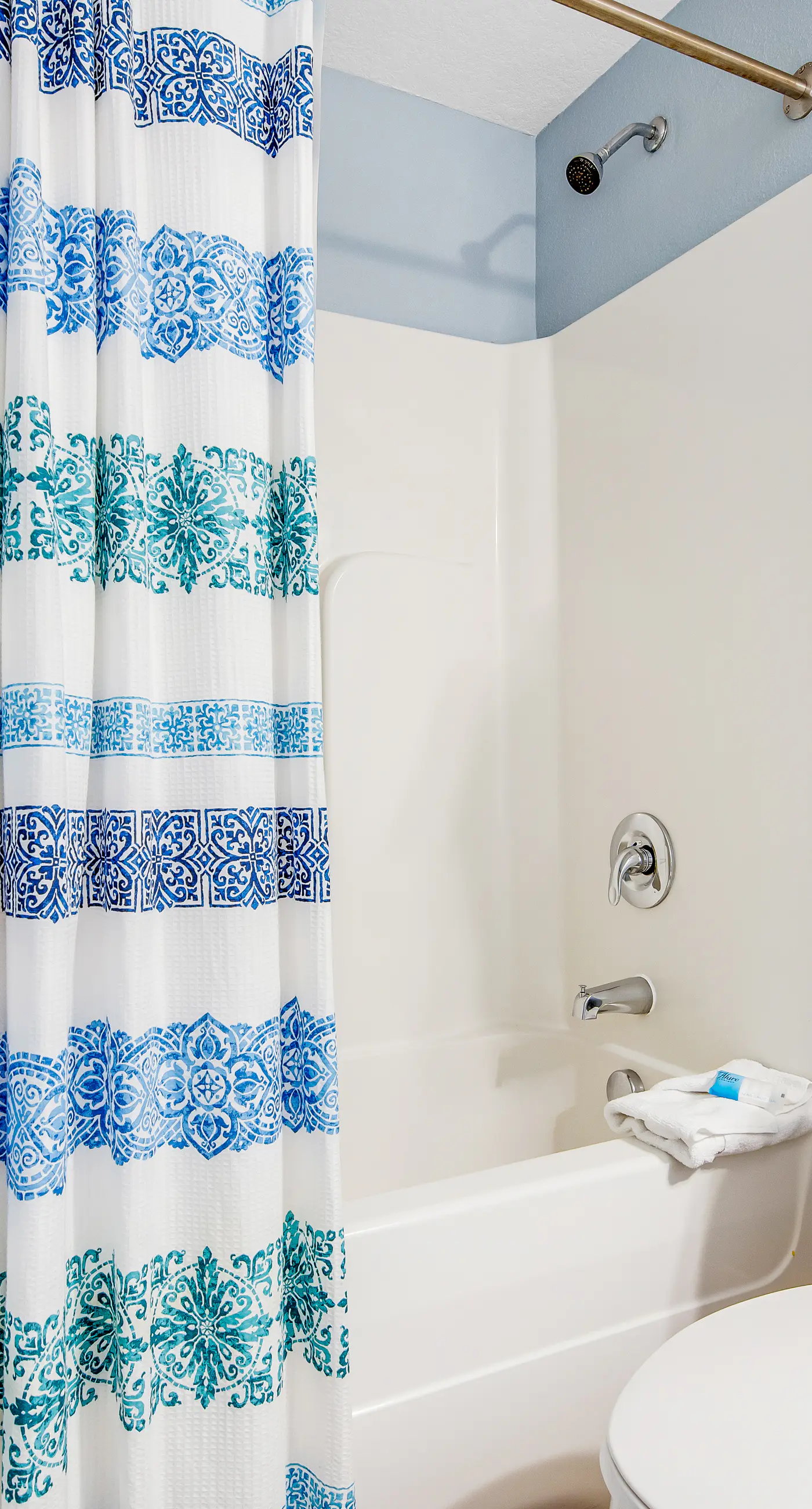 Panama City paradise on the beach with pool & balcony view