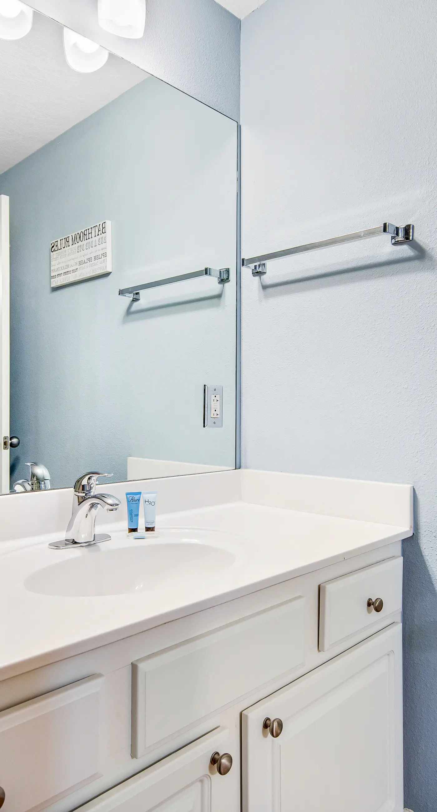 Panama City paradise on the beach with pool & balcony view