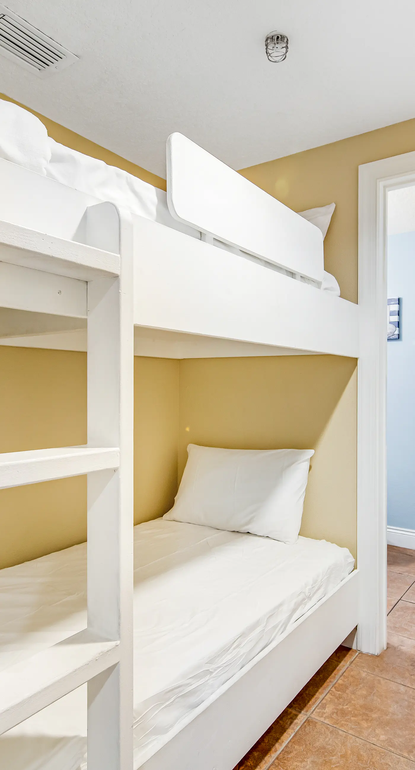 Panama City paradise on the beach with pool & balcony view