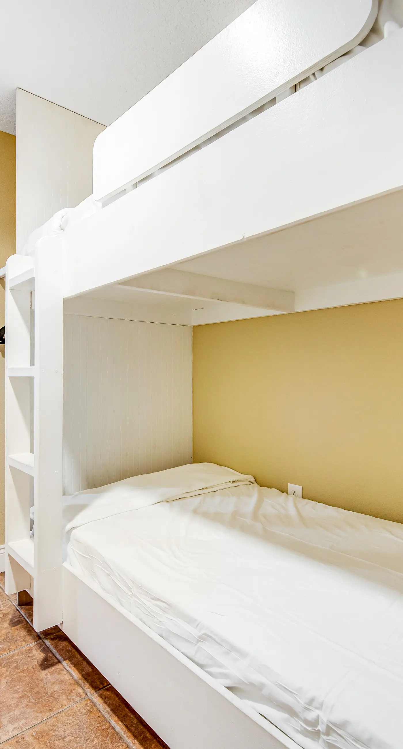 Panama City paradise on the beach with pool & balcony view