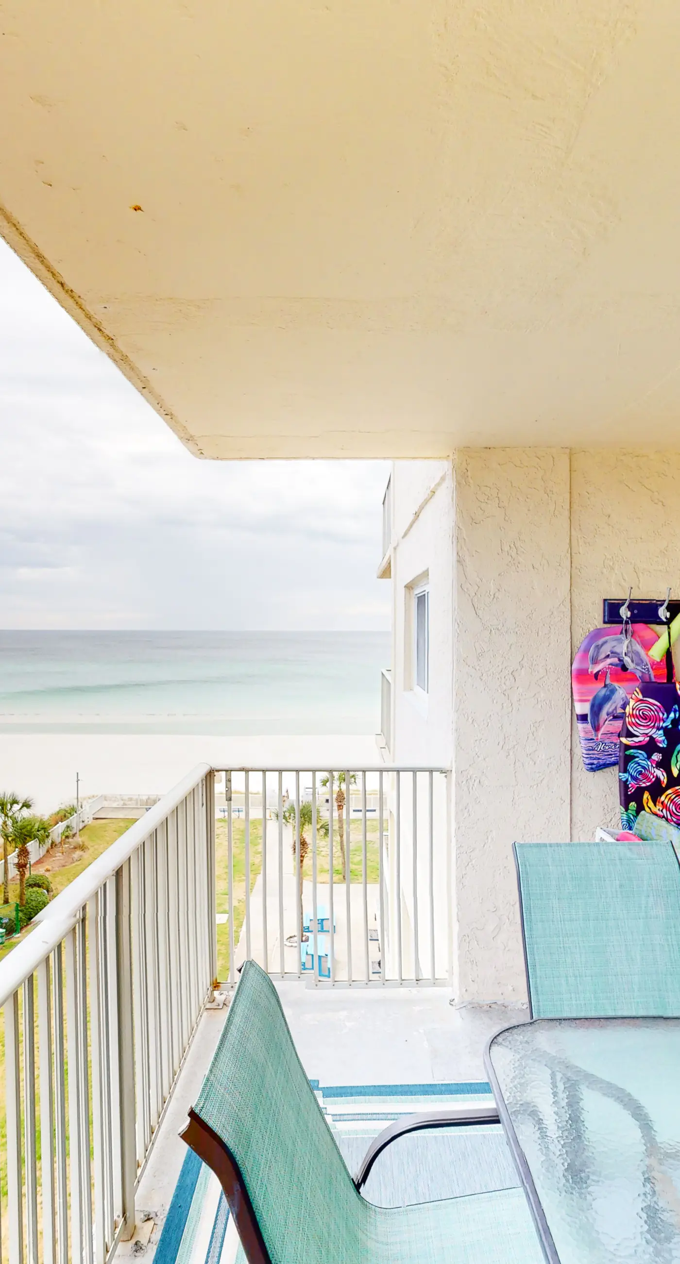 Beachfront condo with ocean-view balcony, pools, hot tub, gym, central AC, & W/D