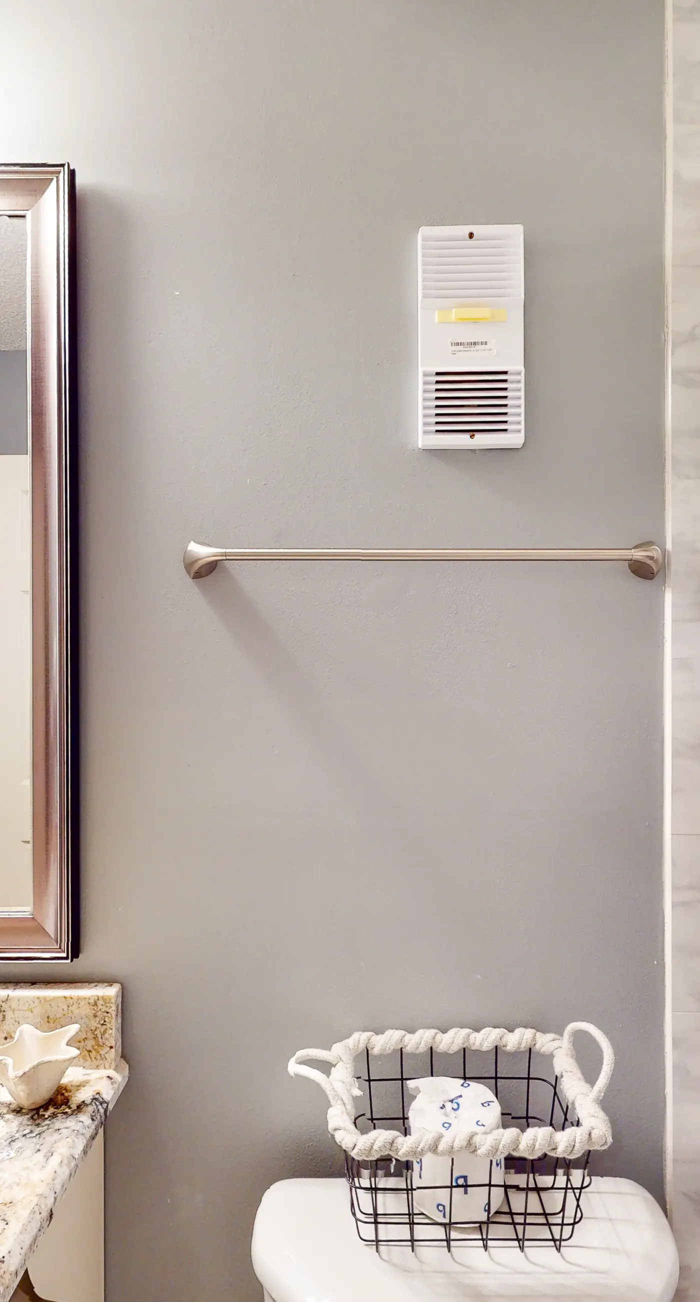 Beachfront condo with ocean-view balcony, pools, hot tub, gym, central AC, & W/D