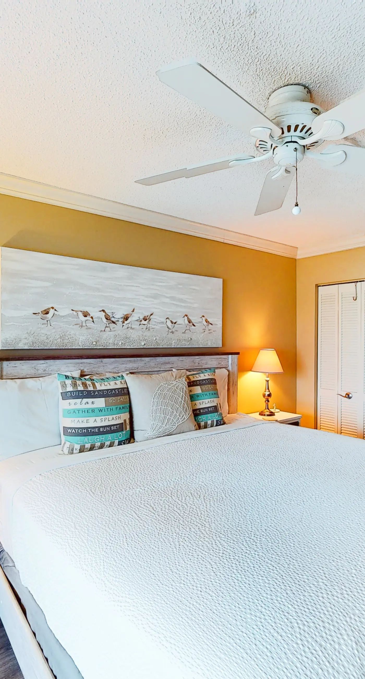 Beachfront condo with ocean-view balcony, pools, hot tub, gym, central AC, & W/D