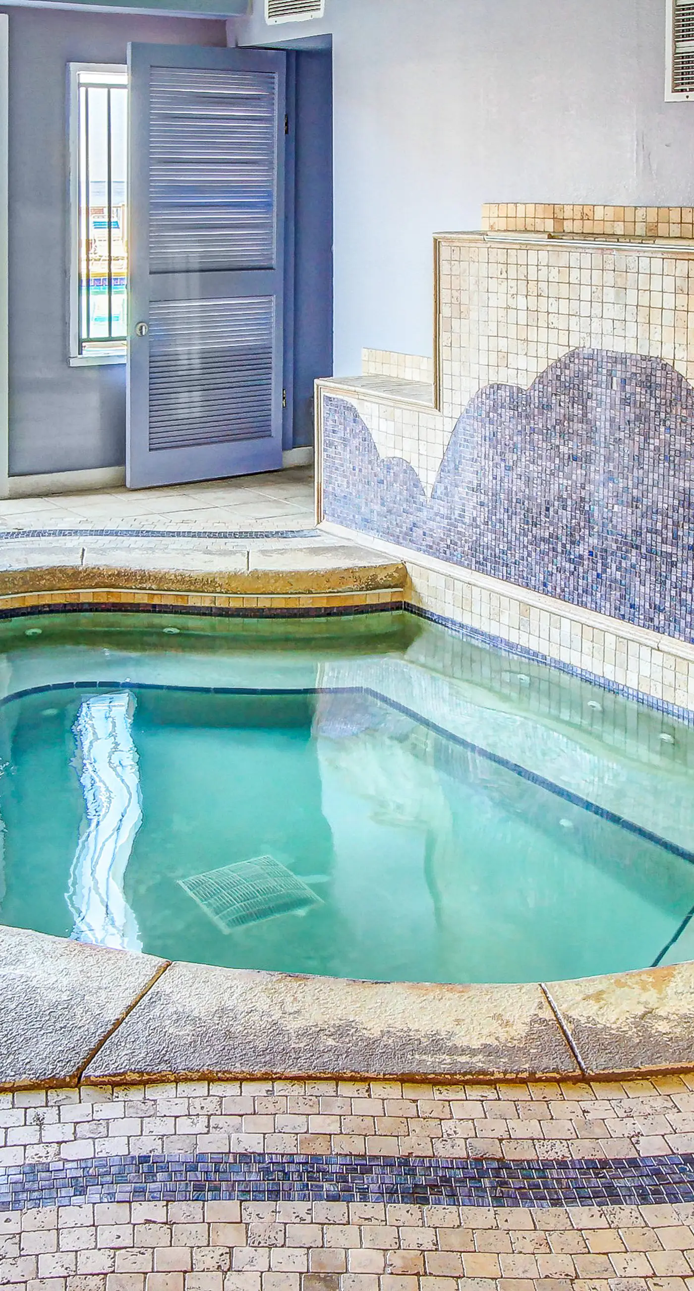 Beachfront condo with ocean-view balcony, pools, hot tub, gym, central AC, & W/D