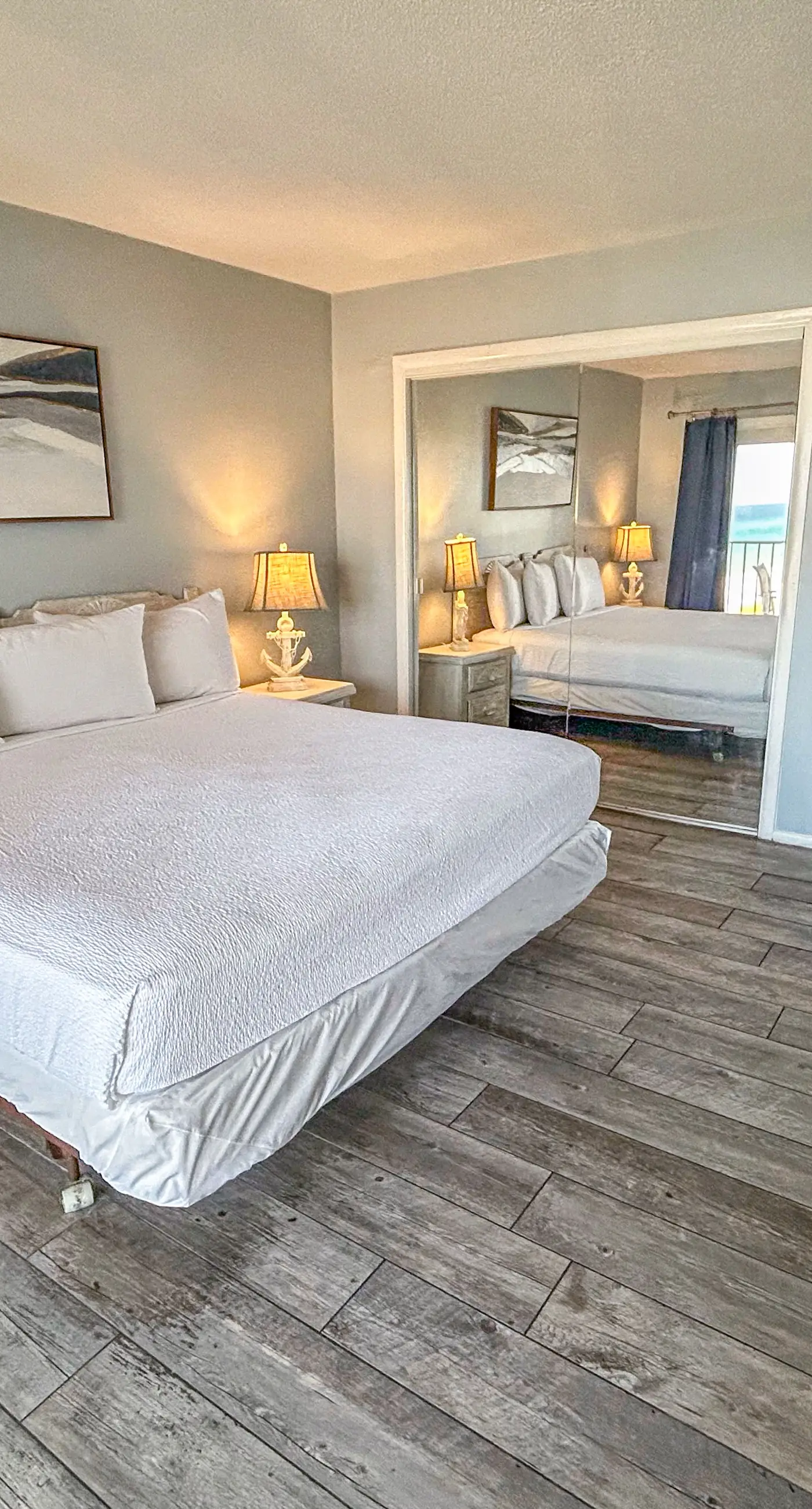 Beachfront Condo, gorgeous views, shared pool, hot tub, and beach access