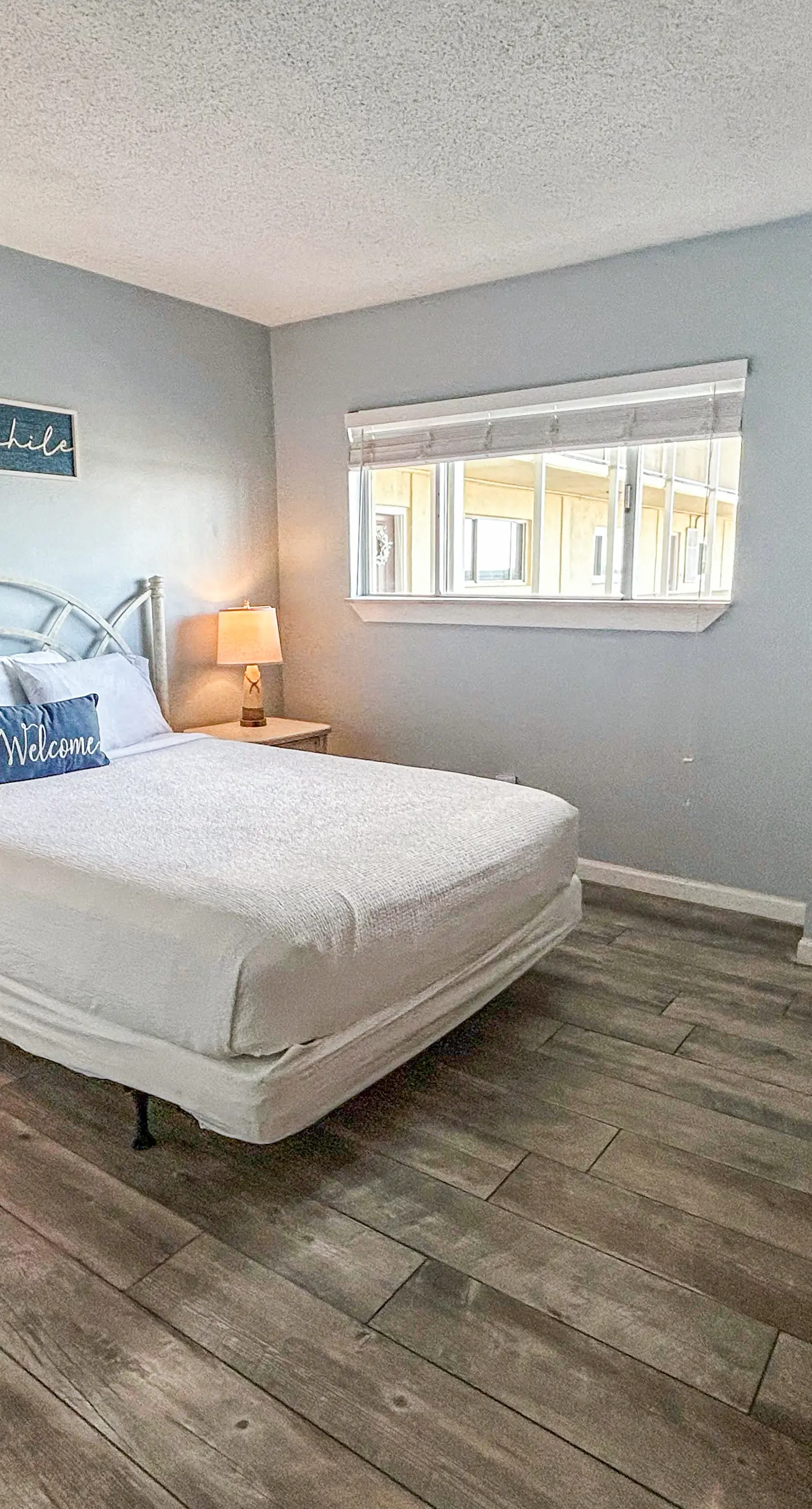 Beachfront Condo, gorgeous views, shared pool, hot tub, and beach access