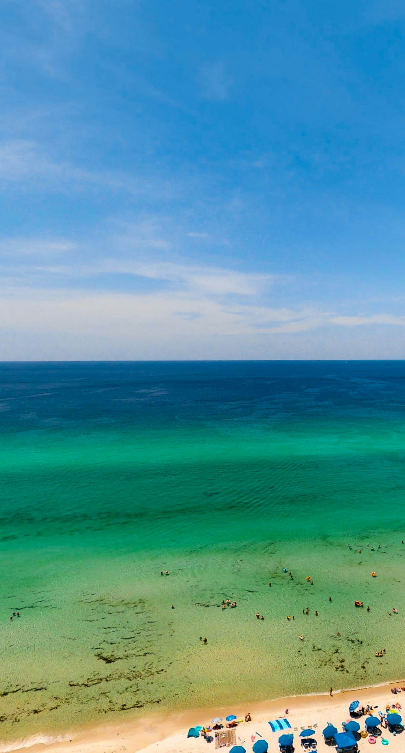 Ocean Reef Retreat - Dual Suites, Incredible Views, WiFi, Shared Pool & Hot Tub