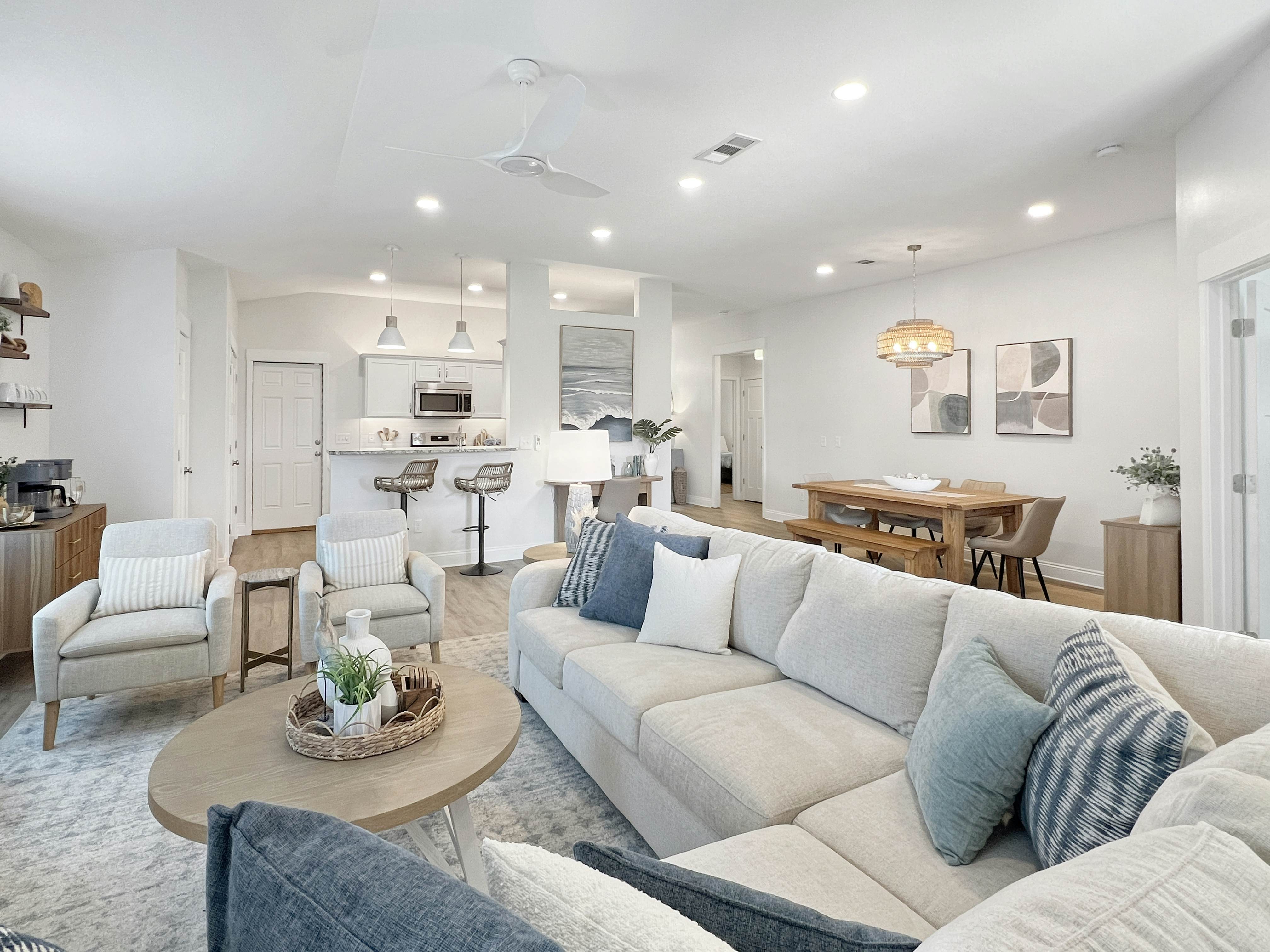 Gorgeous coastal home with plenty of space, close to beach and Pet friendly