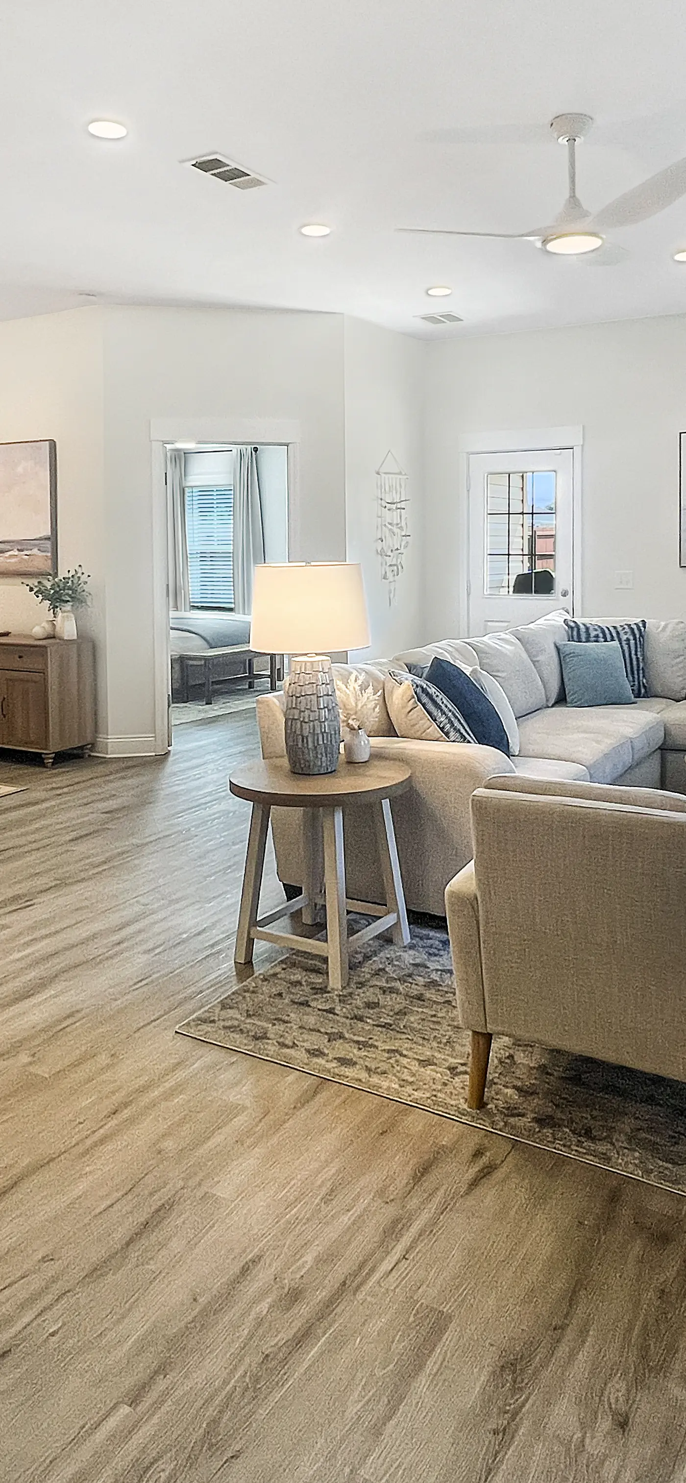 Gorgeous coastal home with plenty of space, close to beach and Pet friendly