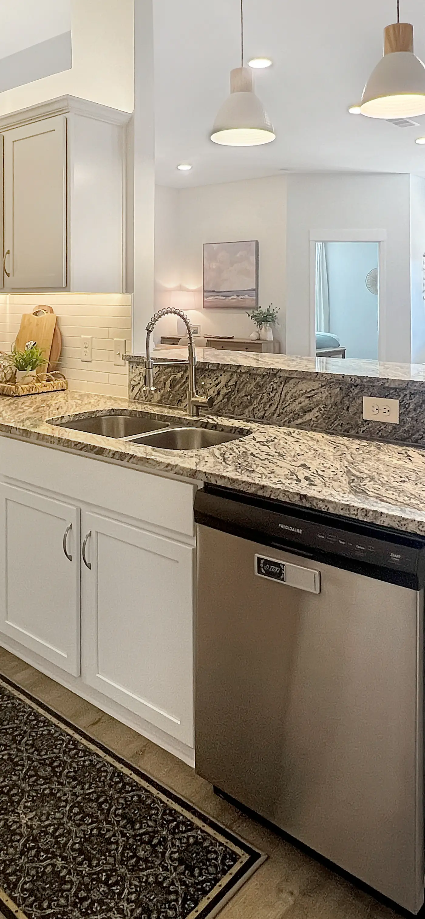 Gorgeous coastal home with plenty of space, close to beach and Pet friendly