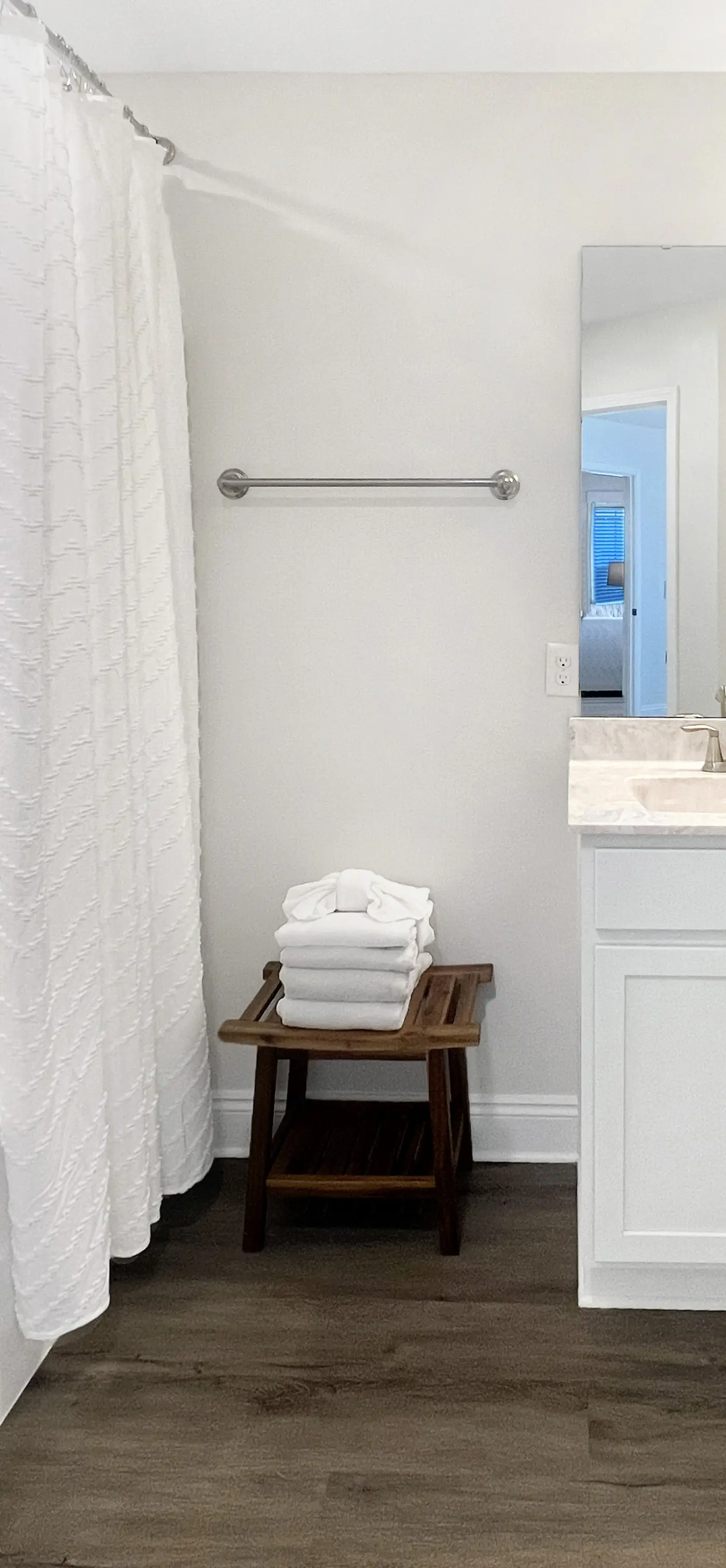 Gorgeous coastal home with plenty of space, close to beach and Pet friendly