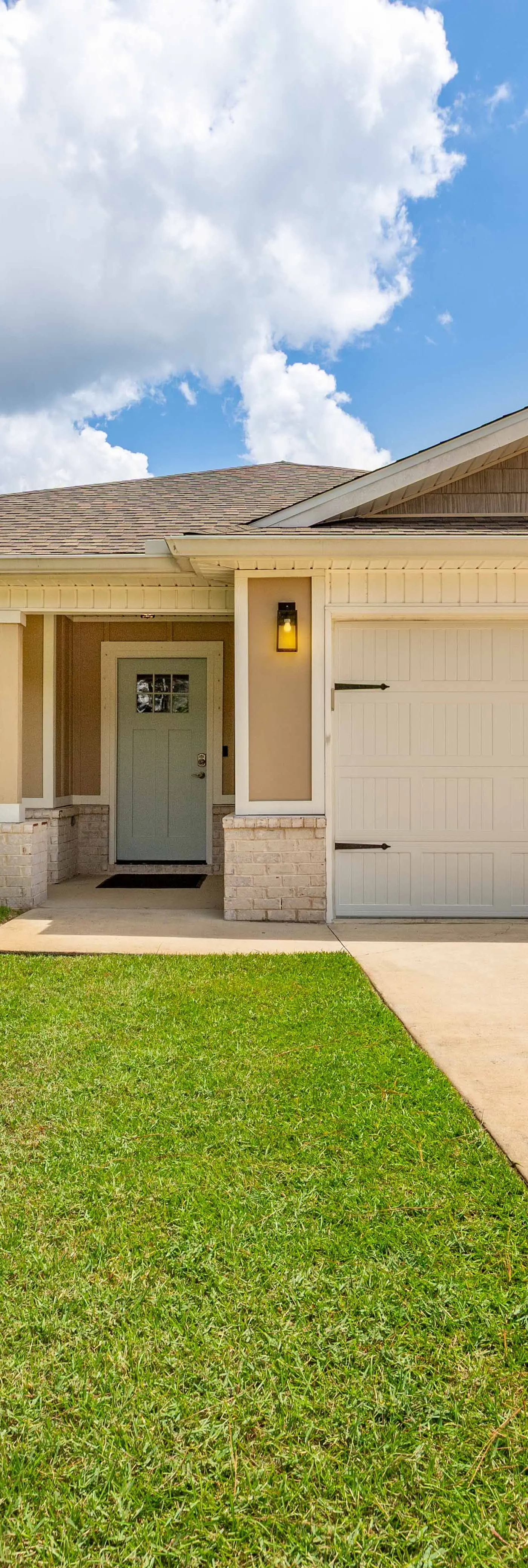 Gorgeous coastal home with plenty of space, close to beach and Pet friendly