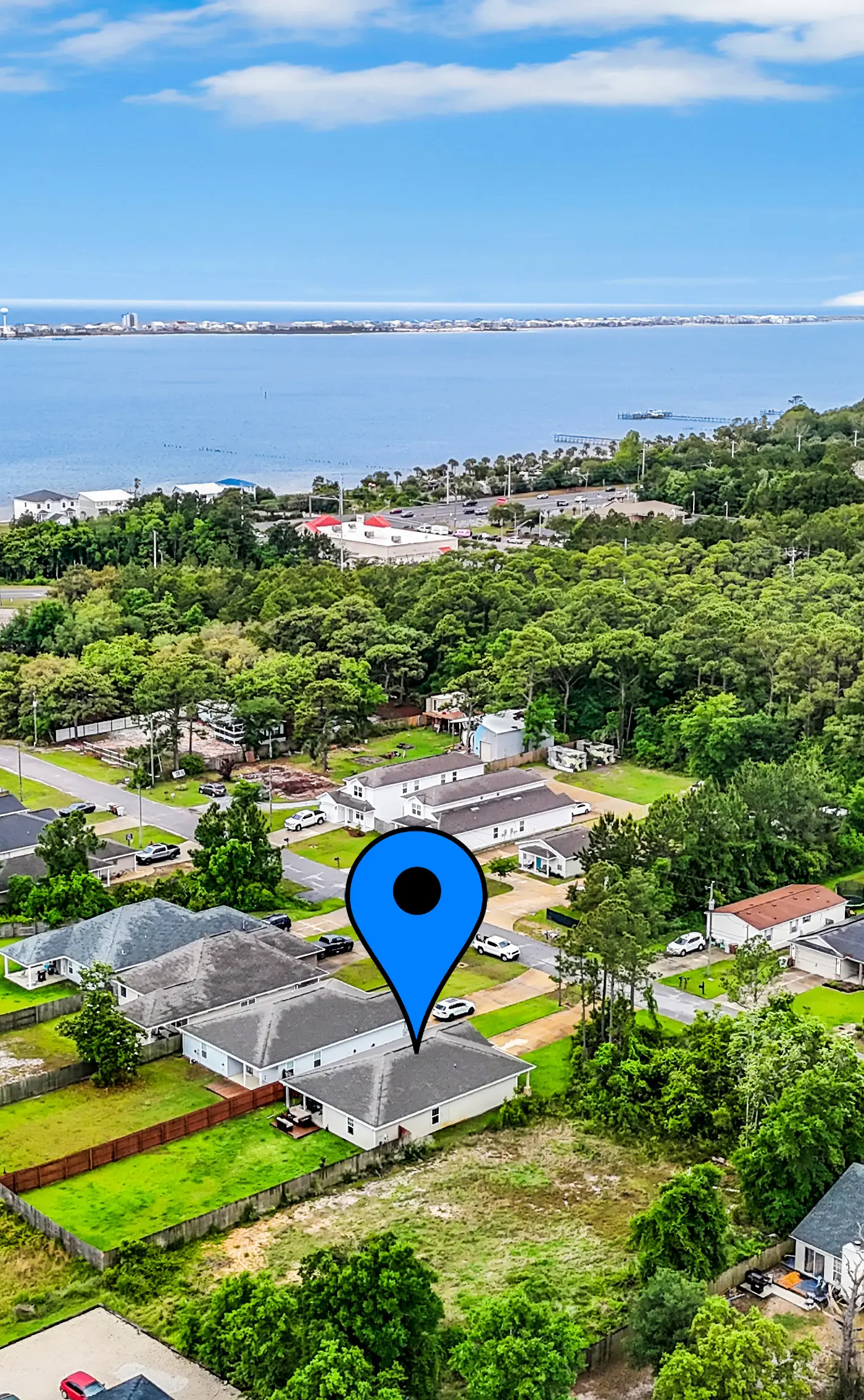 Gorgeous coastal home with plenty of space, close to beach and Pet friendly