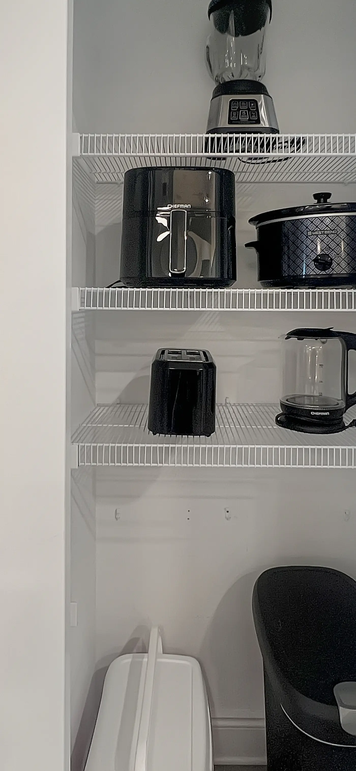 Gorgeous coastal home with plenty of space, close to beach and Pet friendly