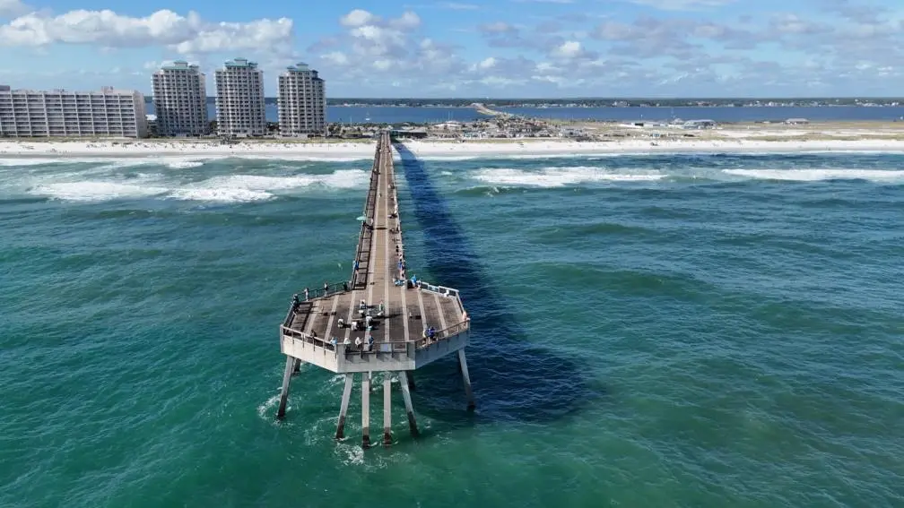 Gorgeous coastal home with plenty of space, close to beach and Pet friendly