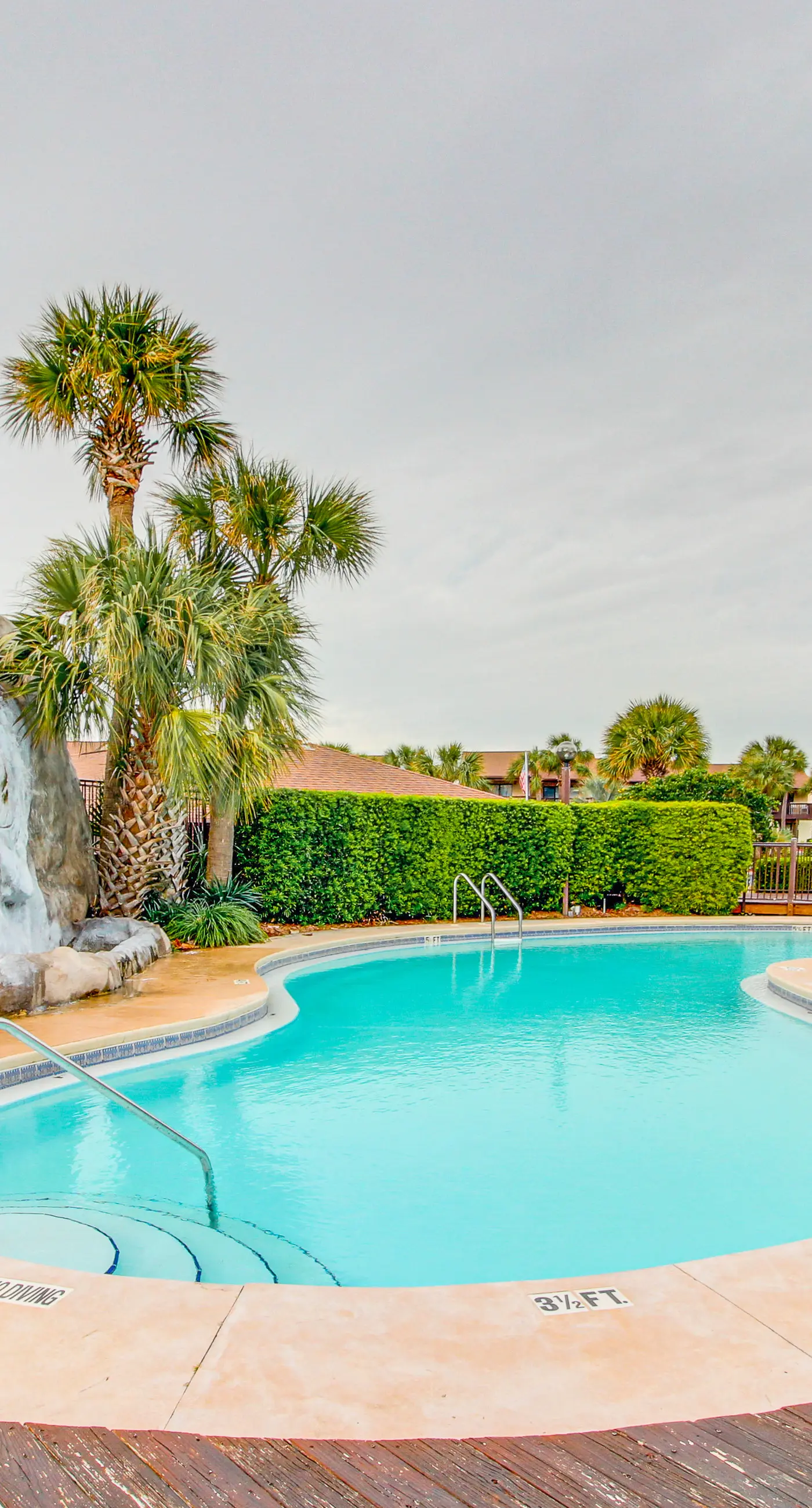 Resort condo with balcony, pools, hot tub & gym - near beach