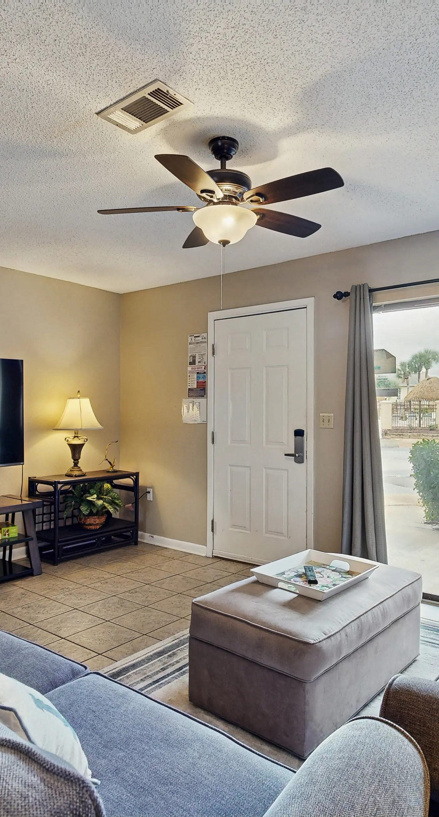 Resort condo with balcony, pools, hot tub & gym - near beach