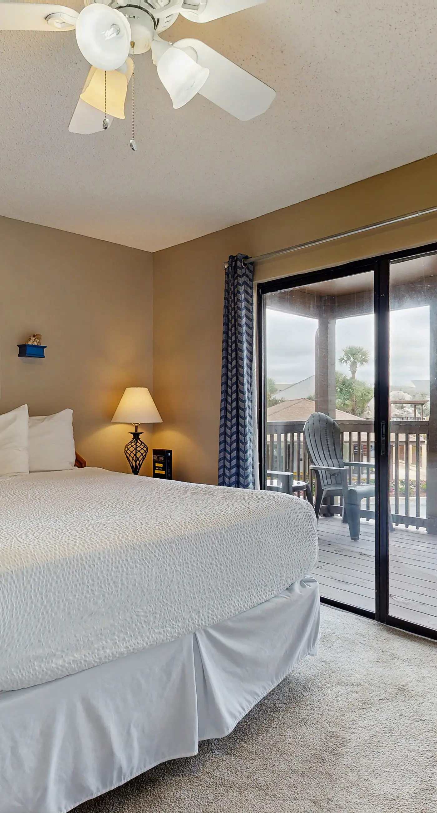 Resort condo with balcony, pools, hot tub & gym - near beach