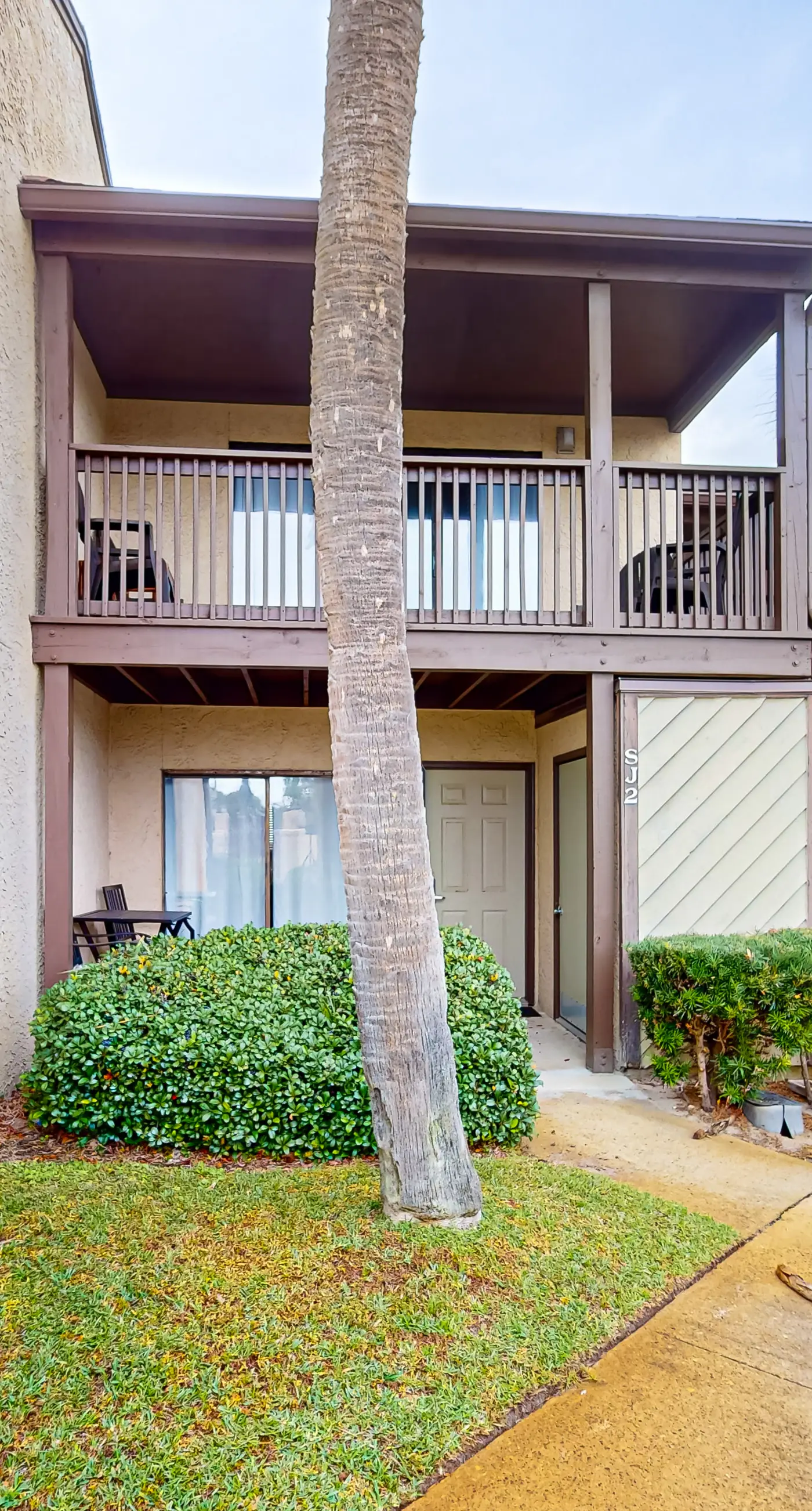 Resort condo with balcony, pools, hot tub & gym - near beach