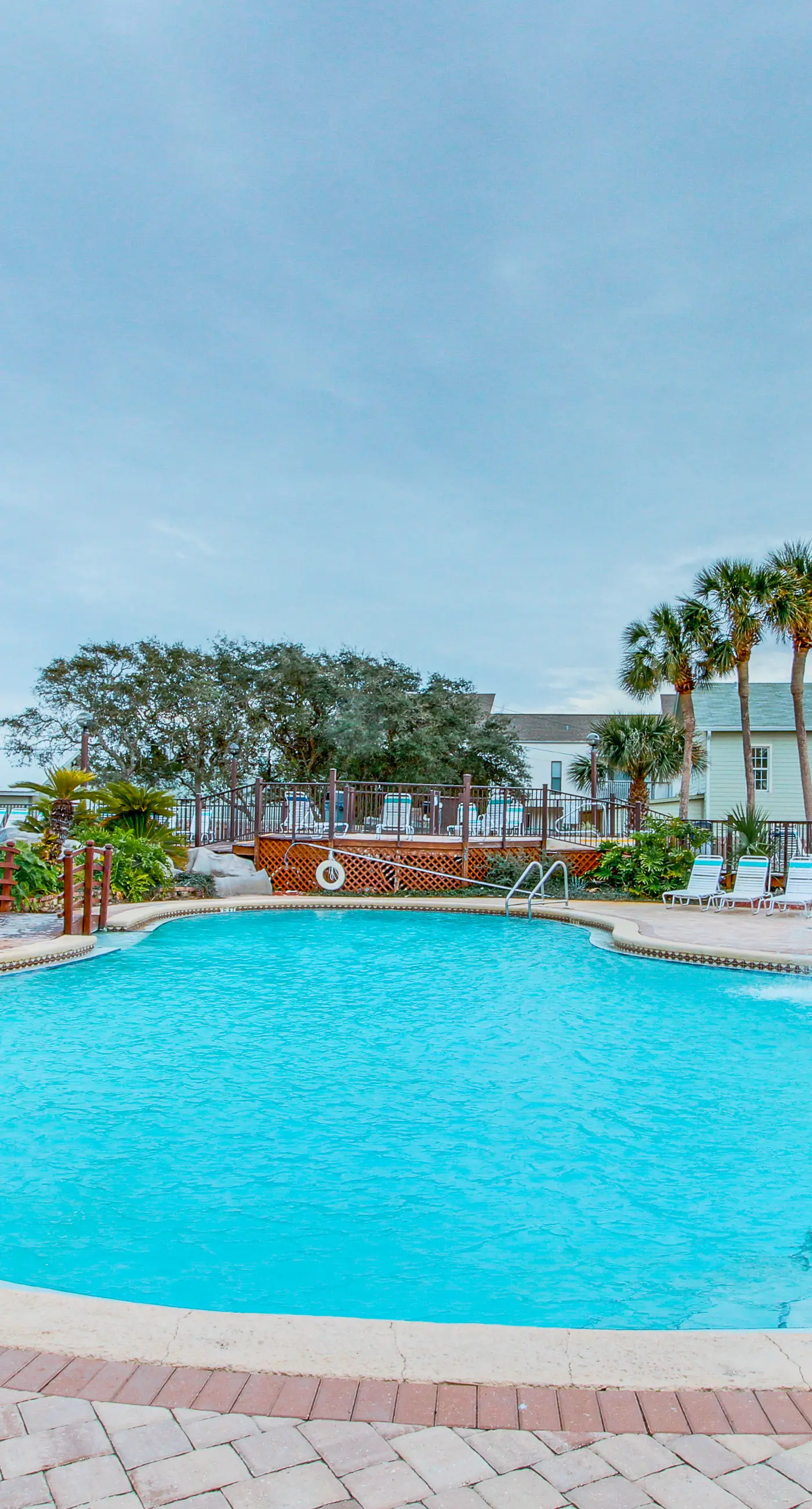 Resort condo with balcony, pools, hot tub & gym - near beach