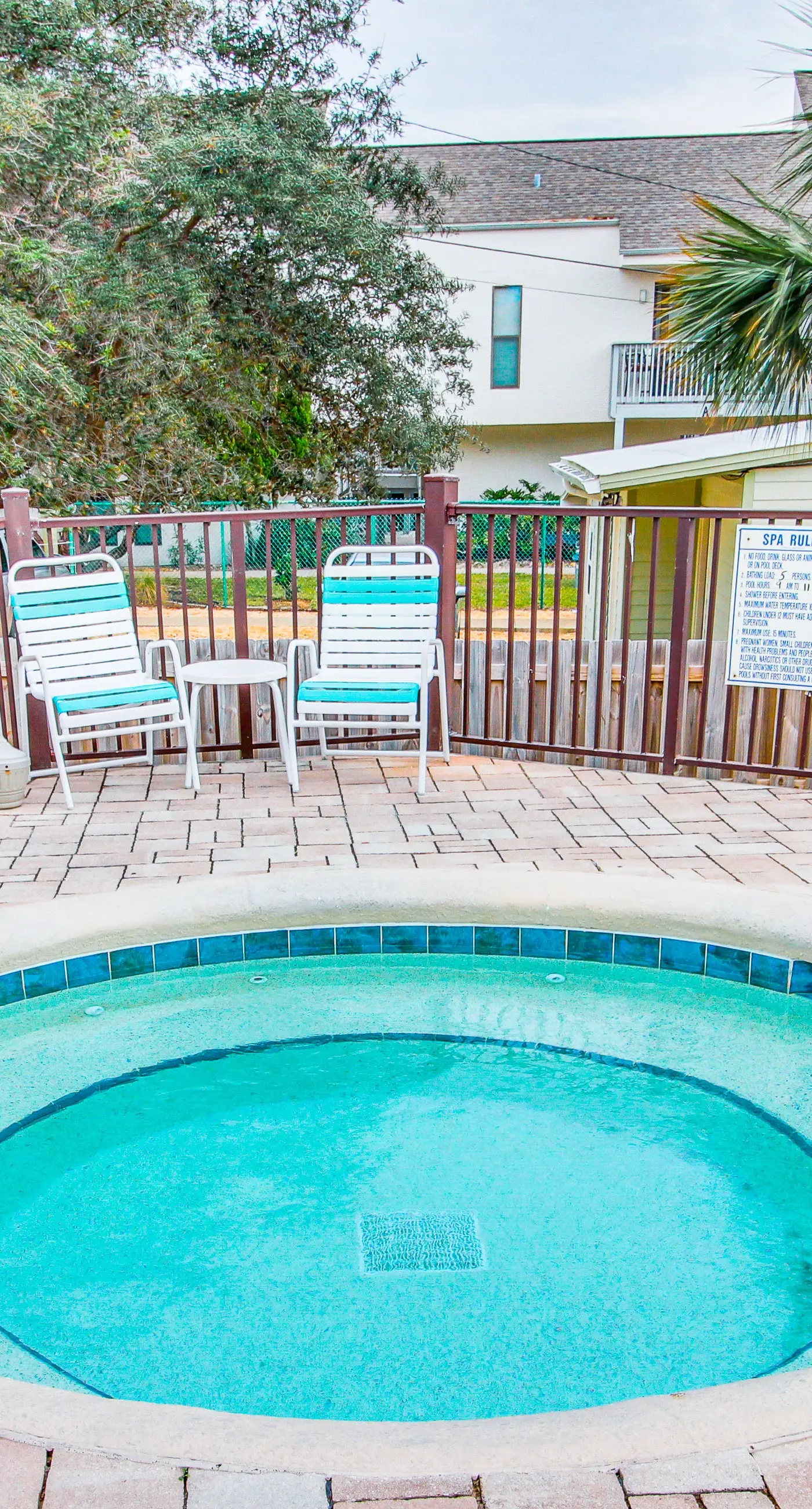 Resort condo with balcony, pools, hot tub & gym - near beach