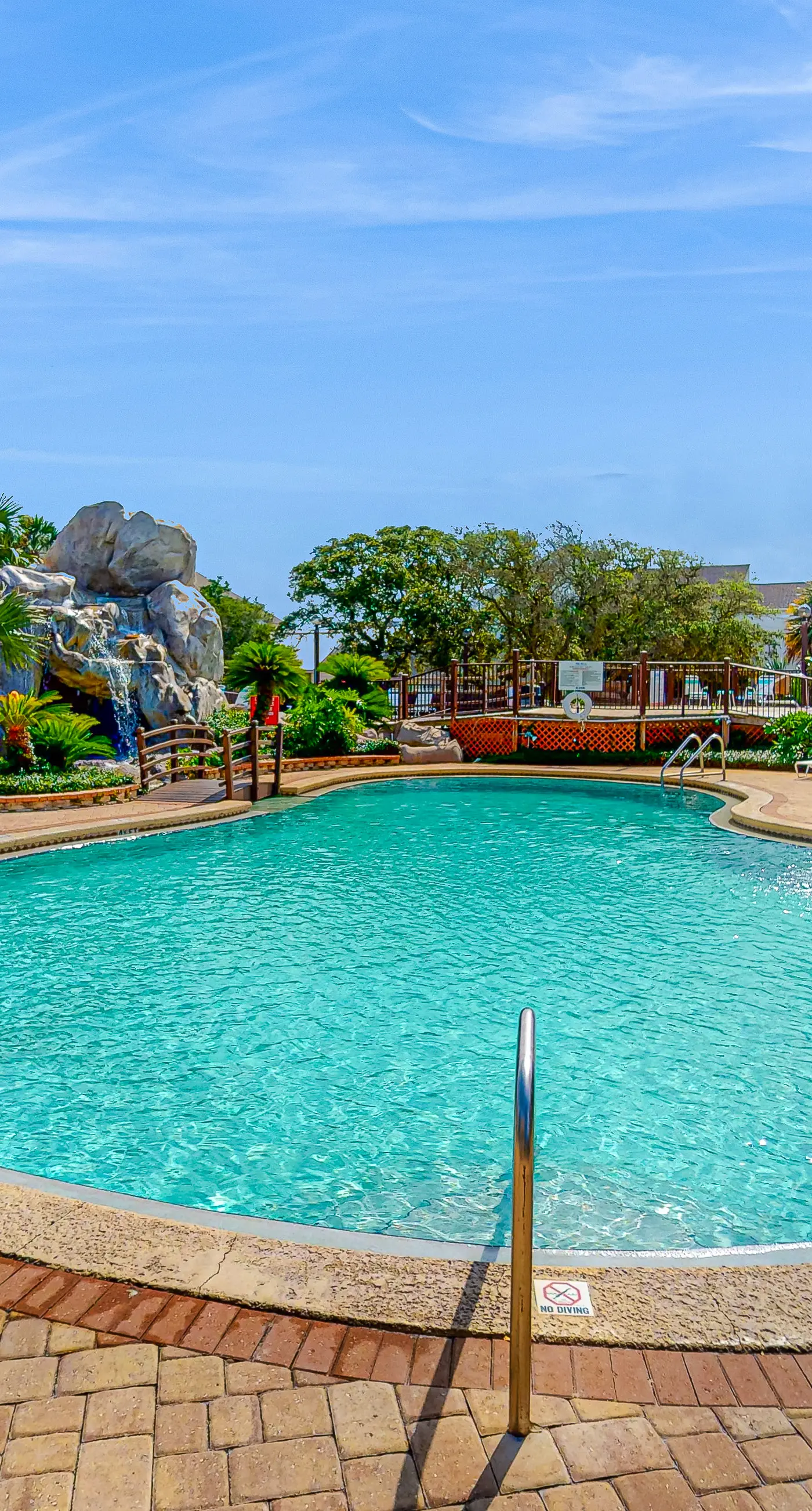 Resort condo with balcony, pools, hot tub & gym - near beach