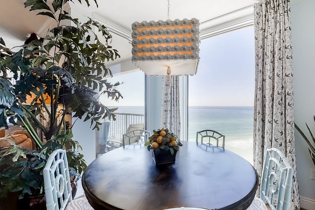 Perfect getaway on the water with balcony - central location