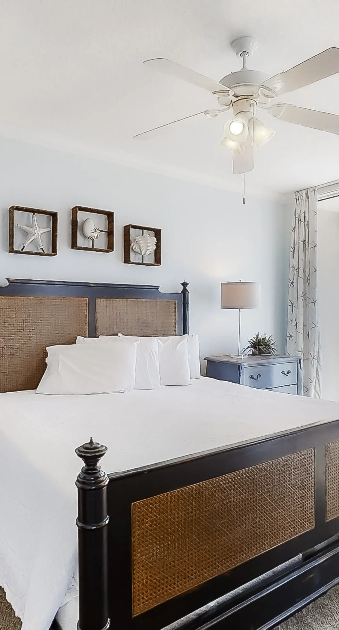 Perfect getaway on the water with balcony - central location