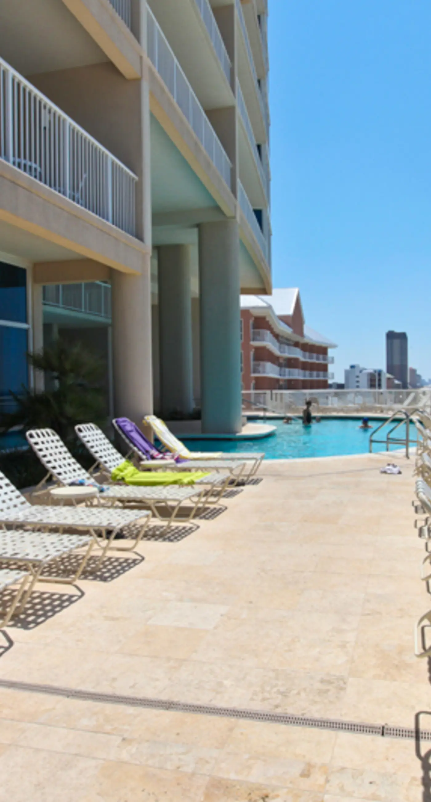 Perfect getaway on the water with balcony - central location