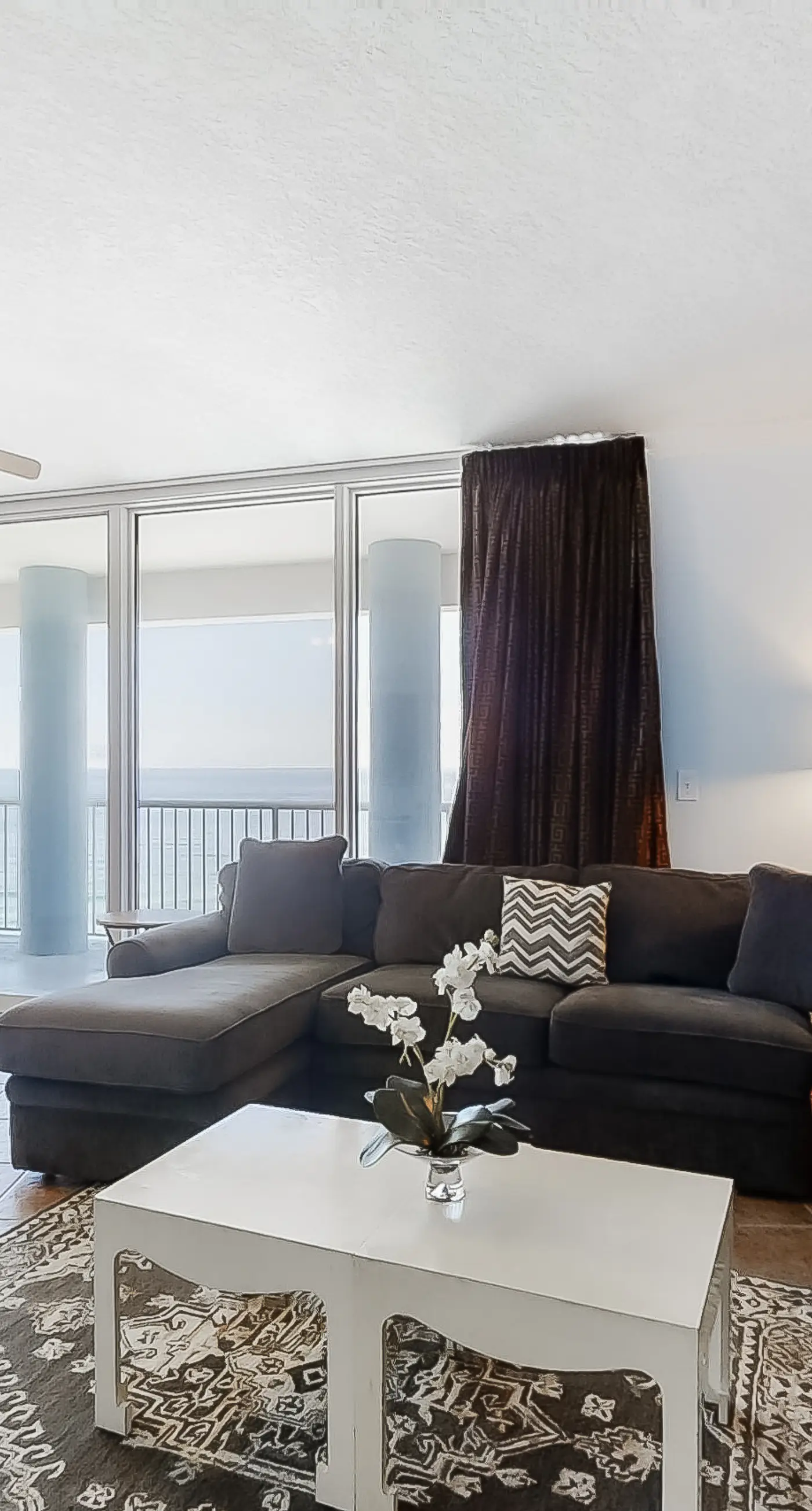 Perfect getaway on the water with balcony - central location