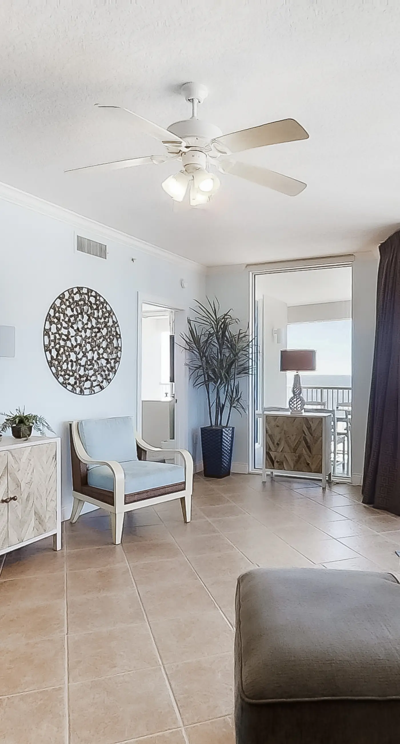 Perfect getaway on the water with balcony - central location