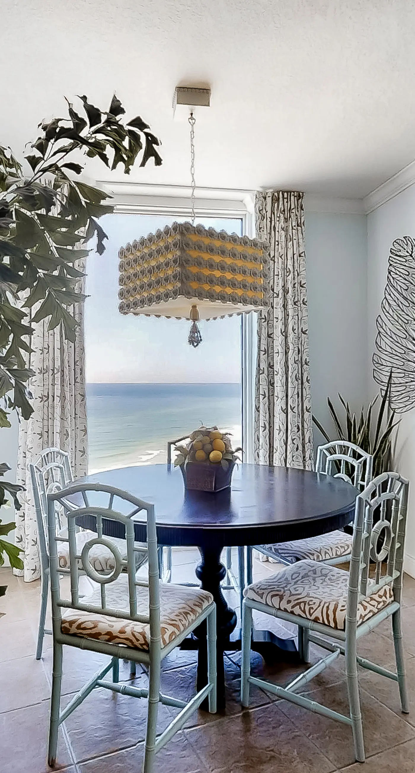 Perfect getaway on the water with balcony - central location