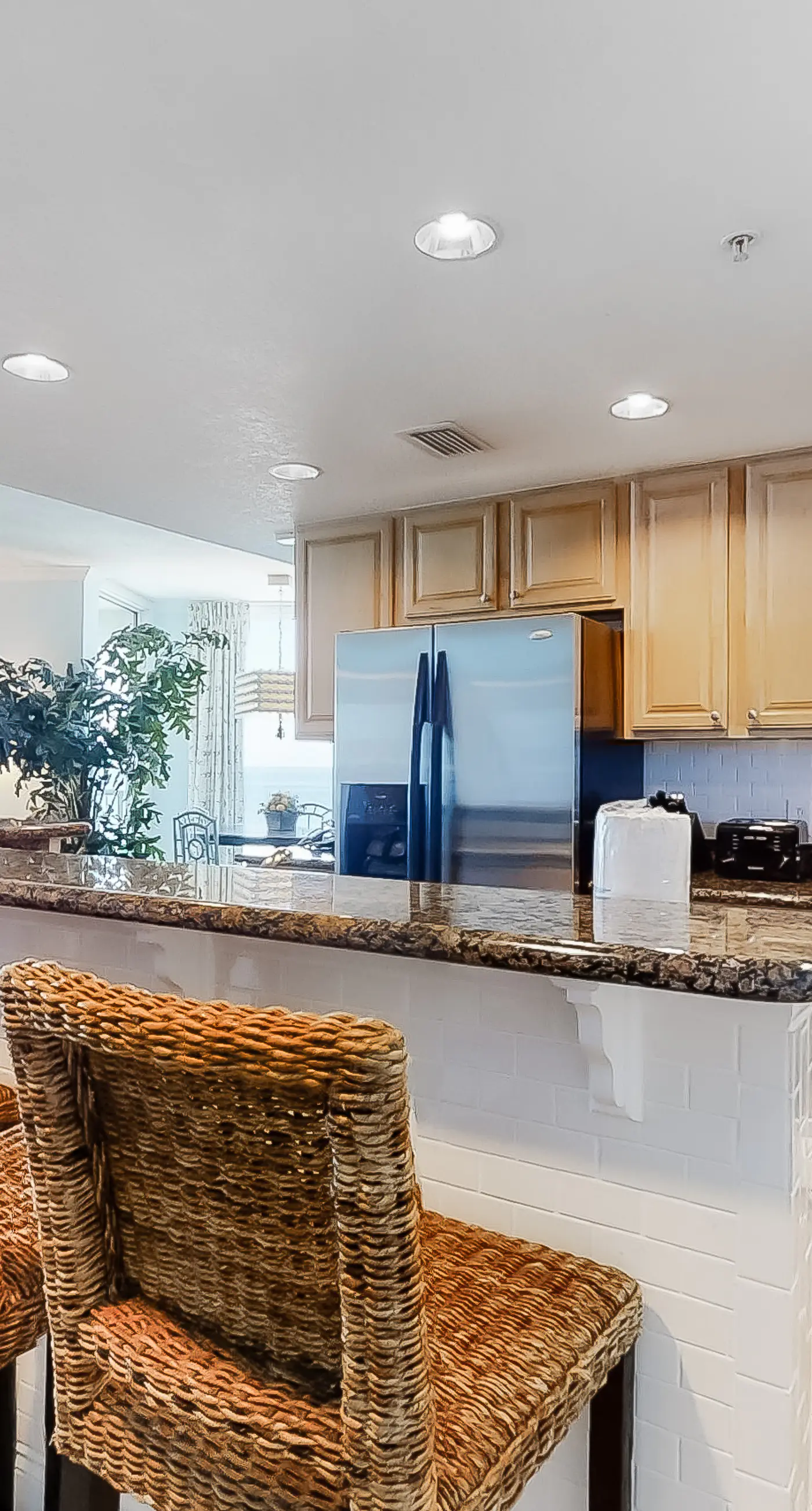 Perfect getaway on the water with balcony - central location