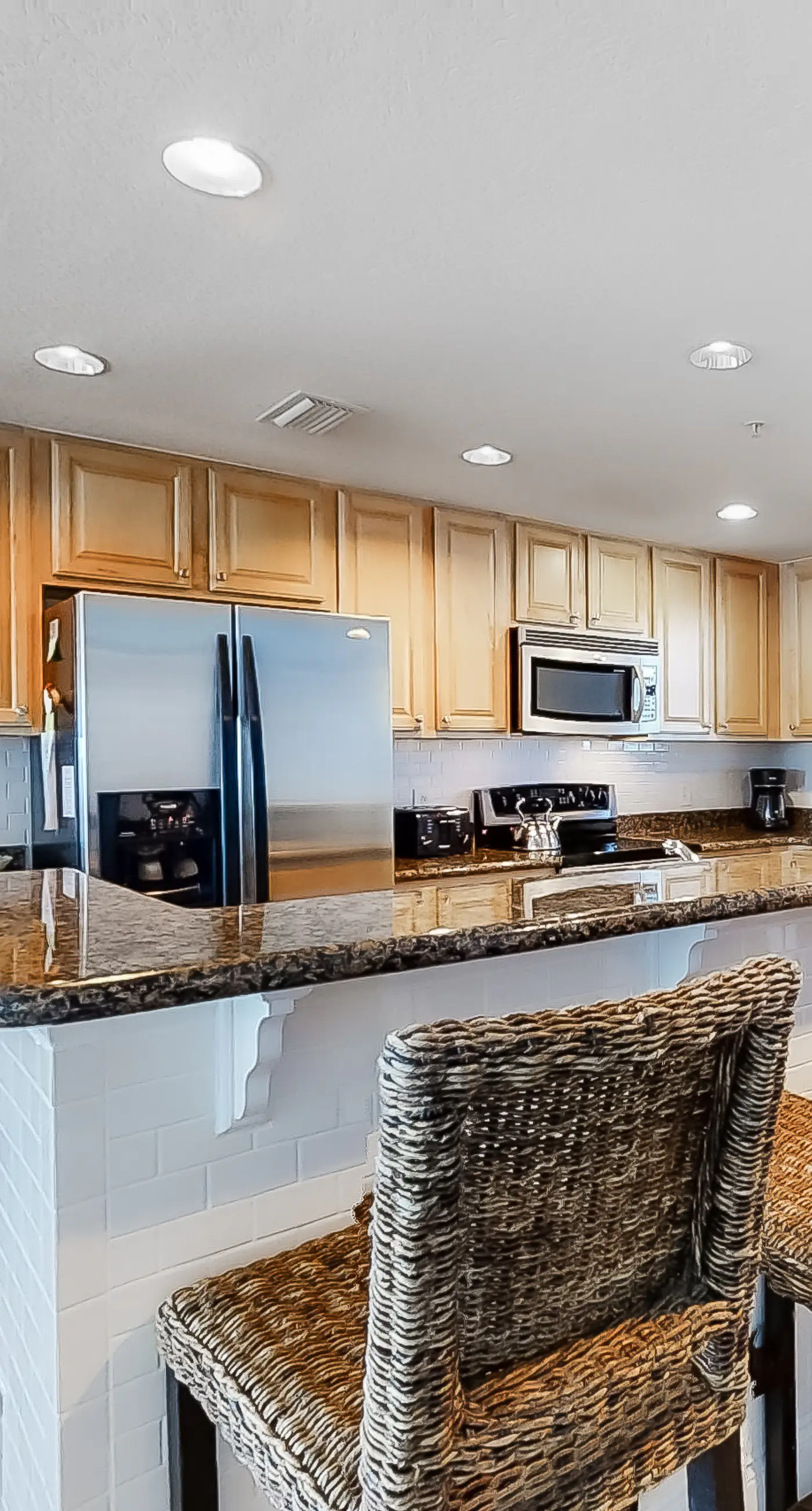 Perfect getaway on the water with balcony - central location