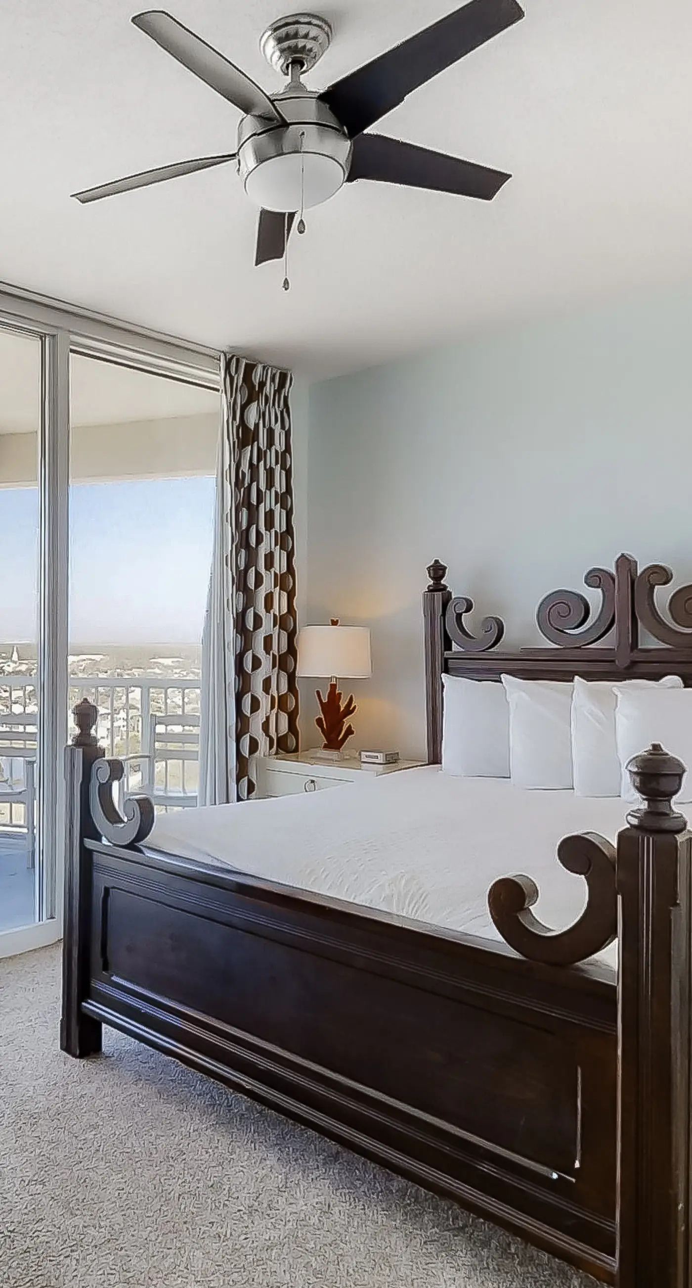 Perfect getaway on the water with balcony - central location