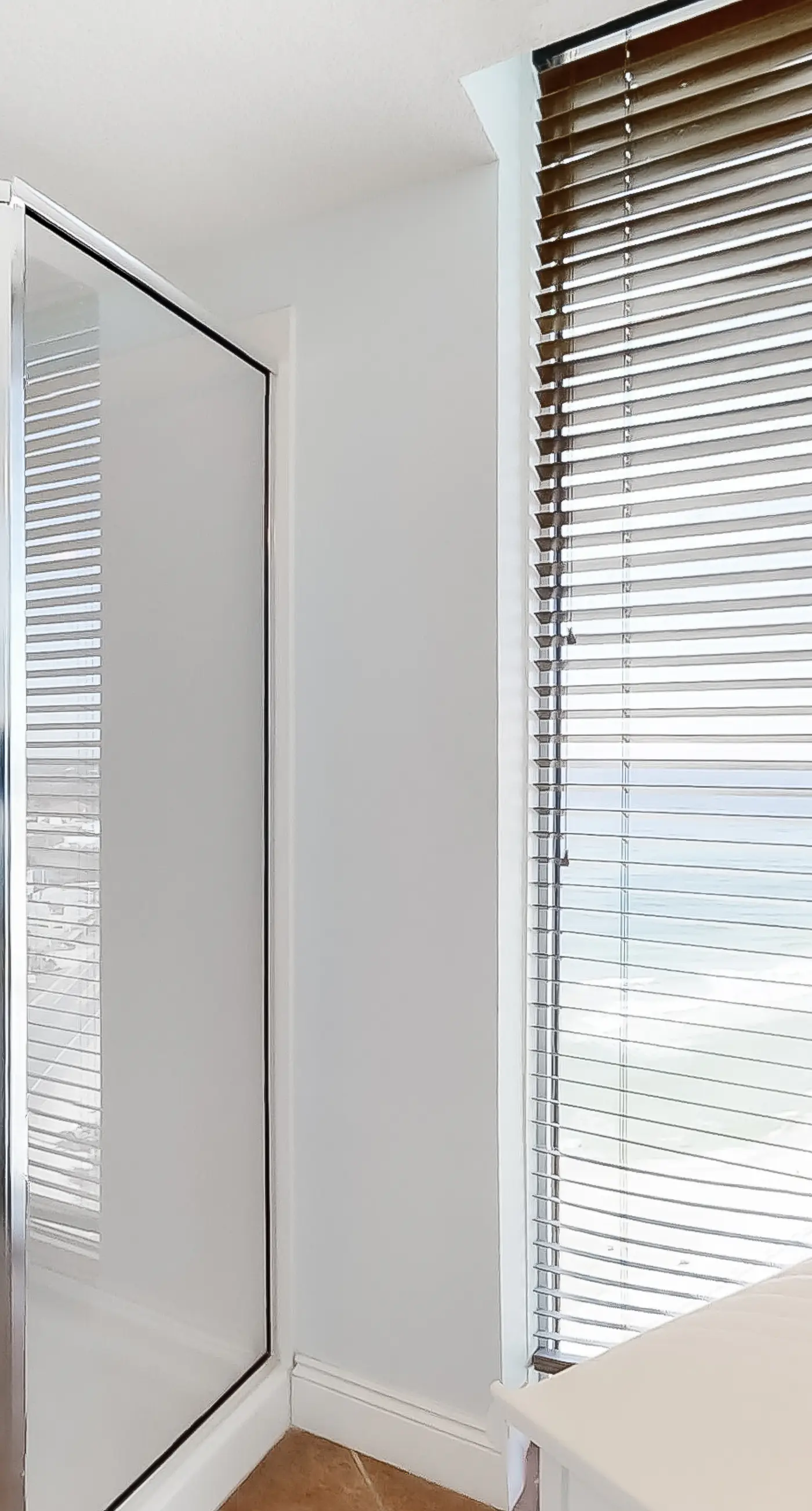 Perfect getaway on the water with balcony - central location