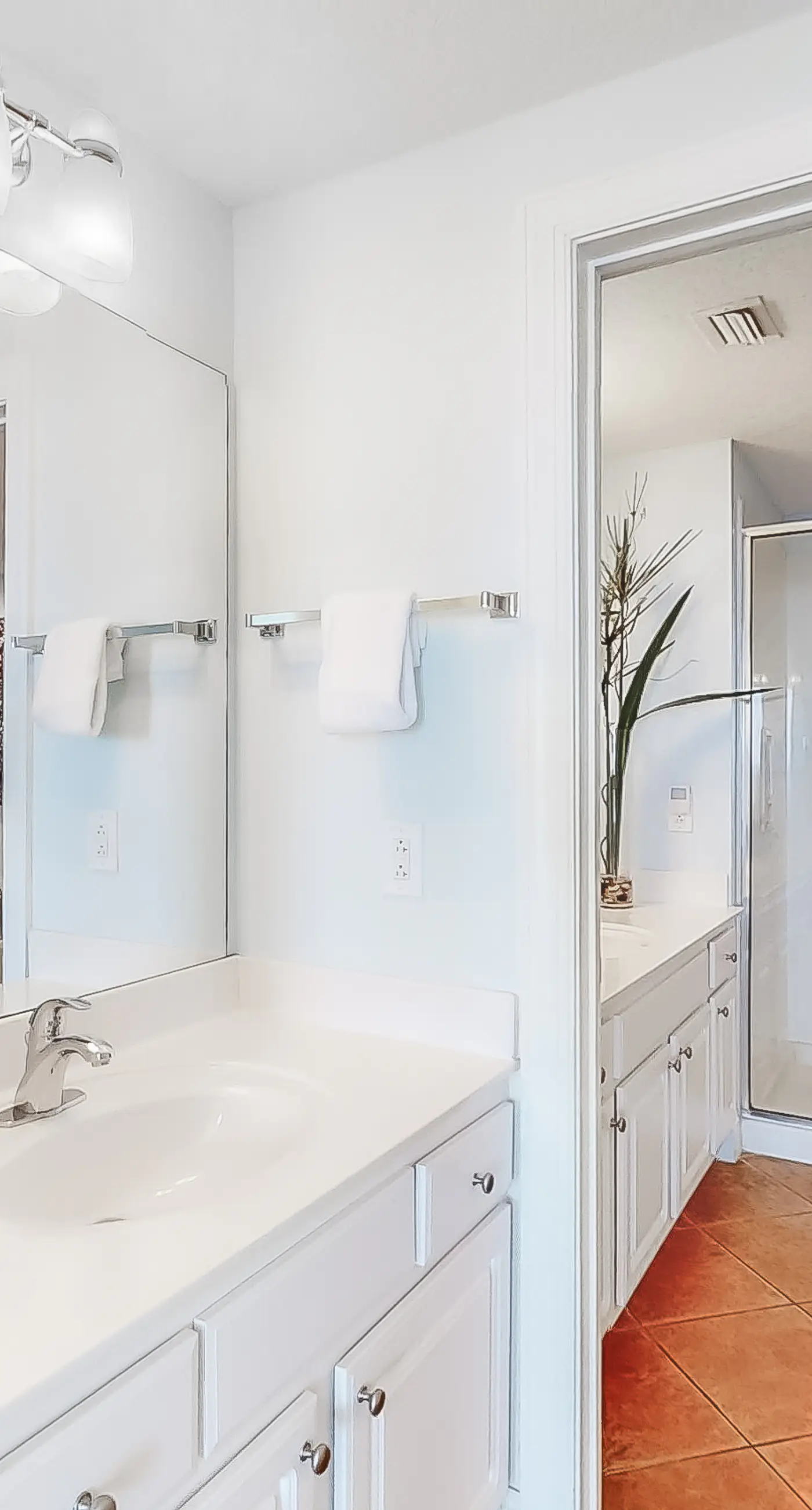 Perfect getaway on the water with balcony - central location