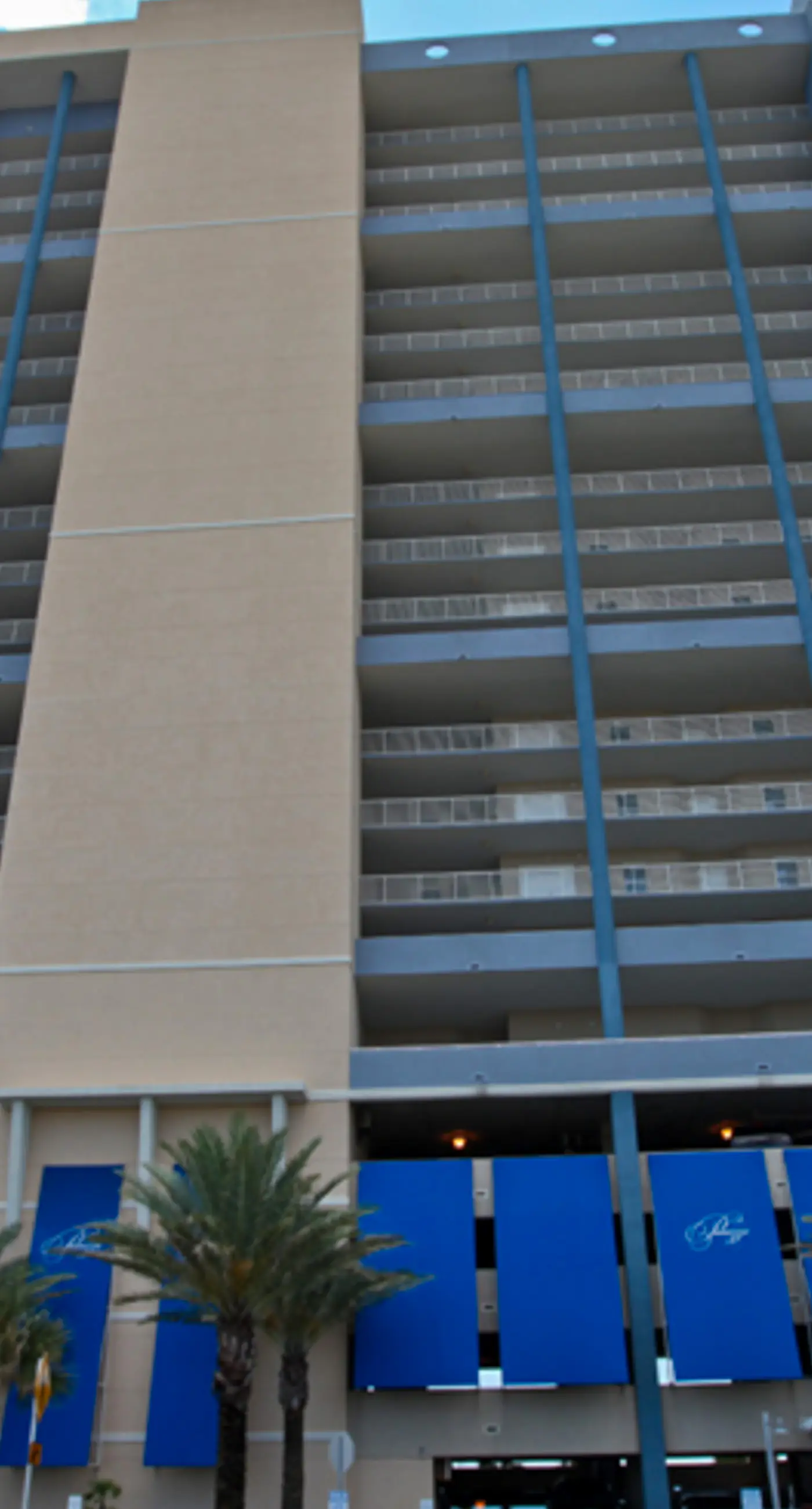 Perfect getaway on the water with balcony - central location