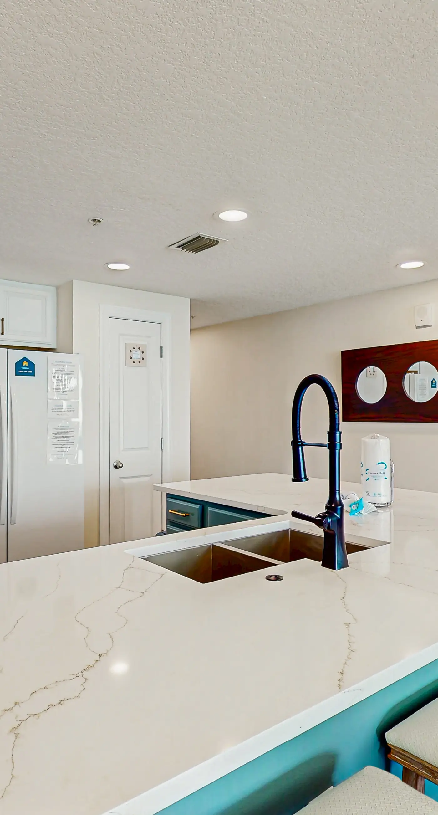 Modern, Gulf-front condo with pool, hot tub & high-speed WiFi