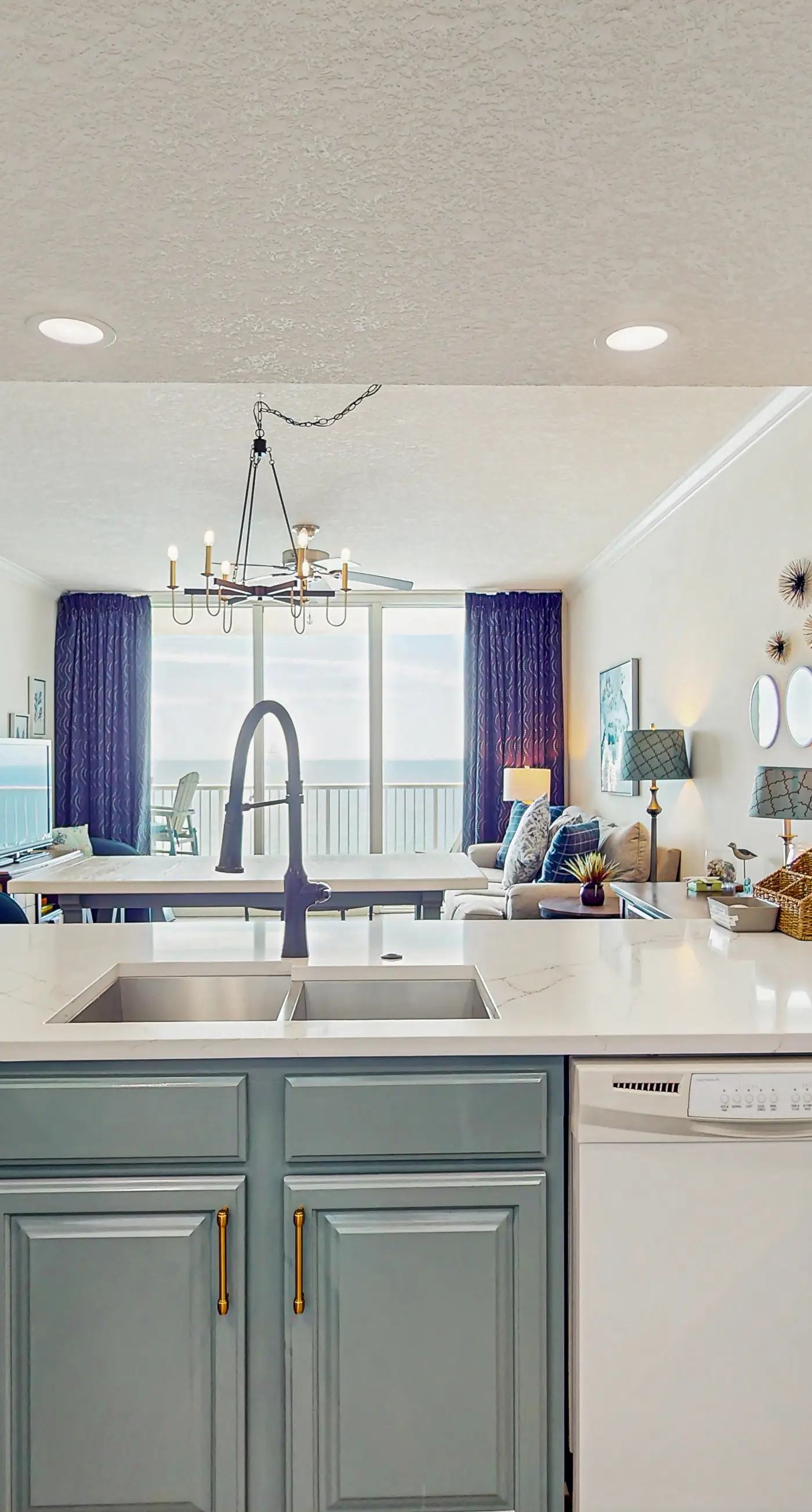 Modern, Gulf-front condo with pool, hot tub & high-speed WiFi