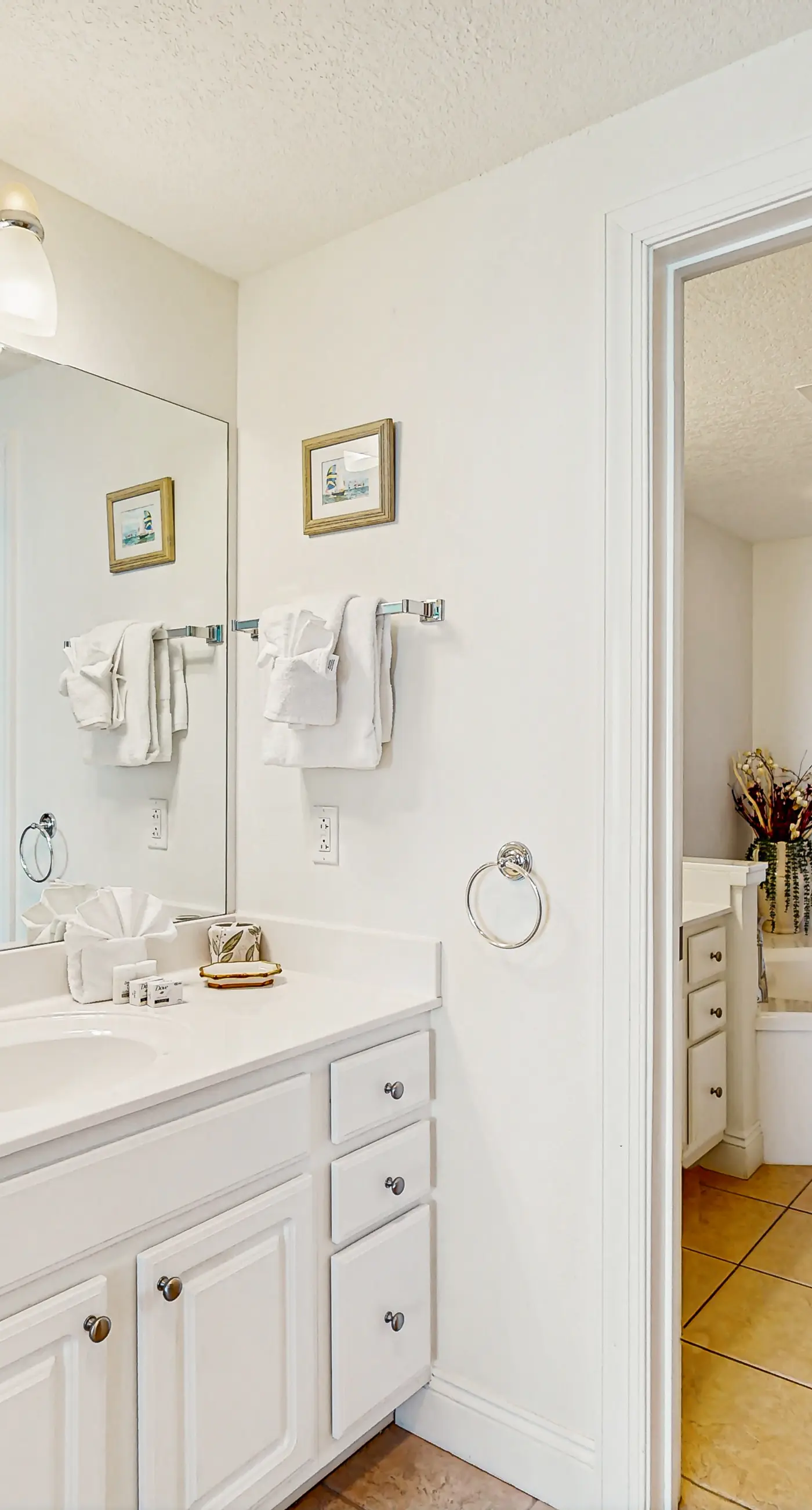 Modern, Gulf-front condo with pool, hot tub & high-speed WiFi