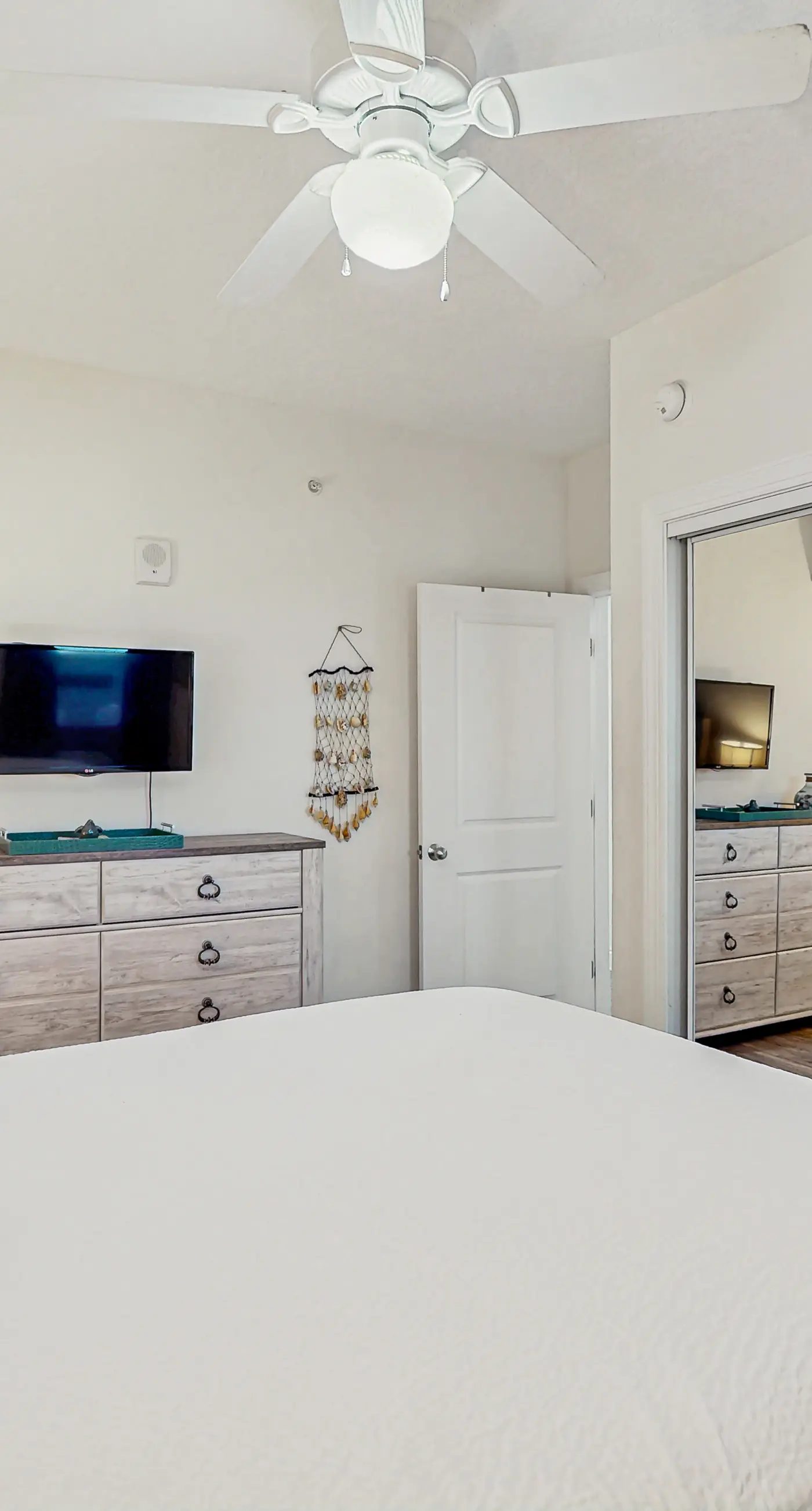 Modern, Gulf-front condo with pool, hot tub & high-speed WiFi