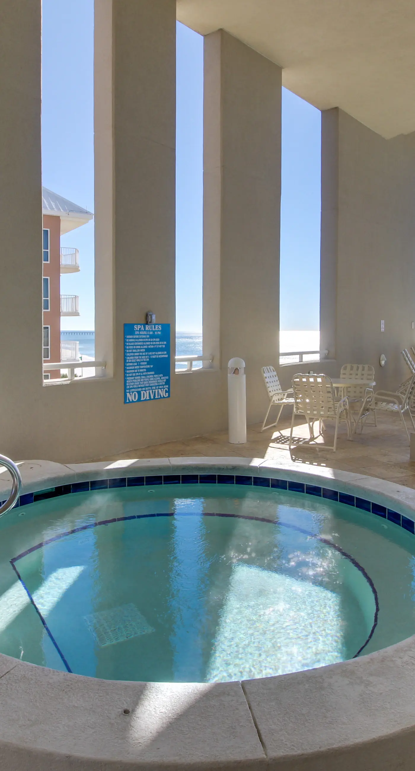 Spacious getaway on the Gulf of Mexico with balcony & beach access