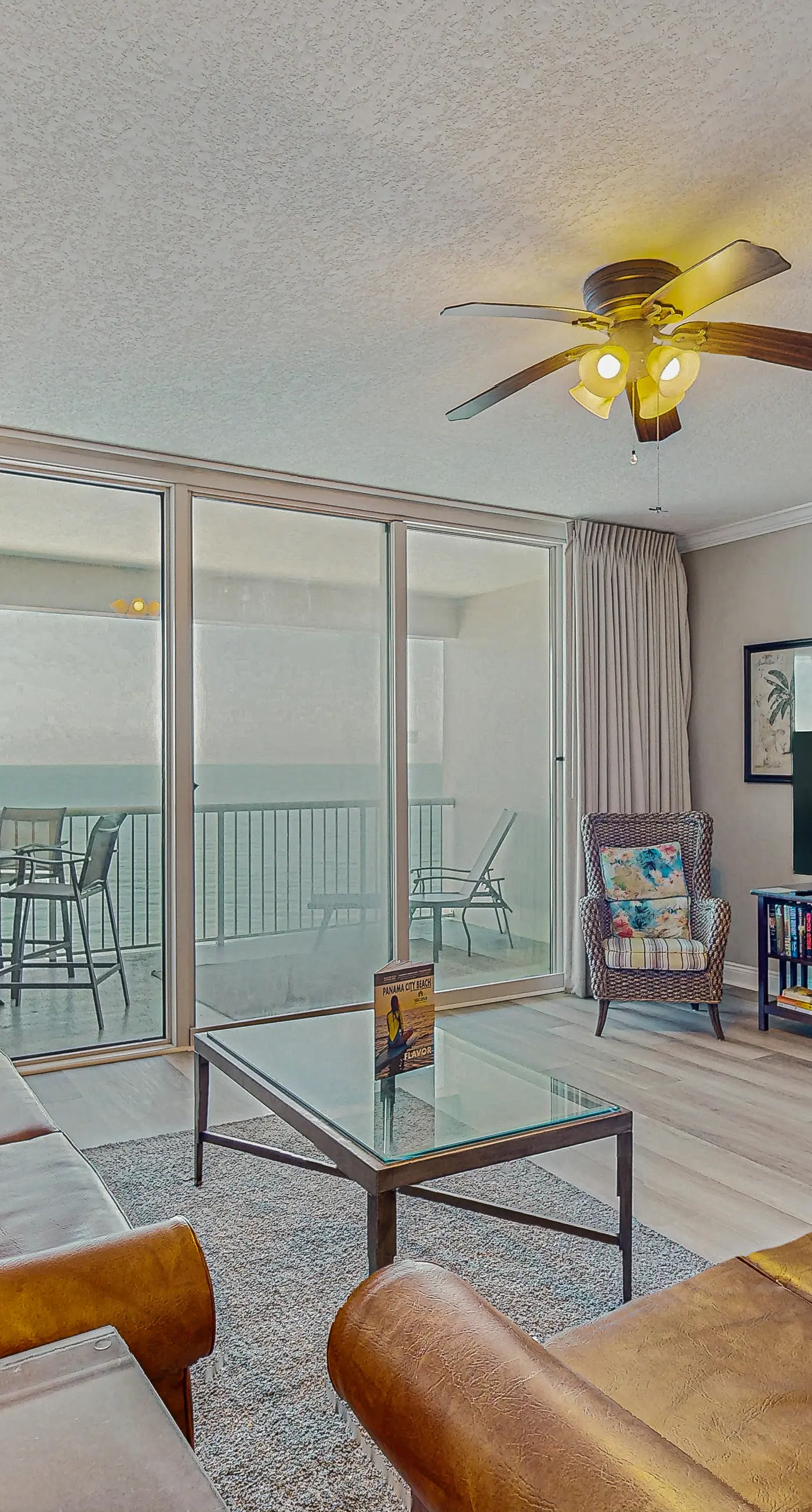 Spacious getaway on the Gulf of Mexico with balcony & beach access